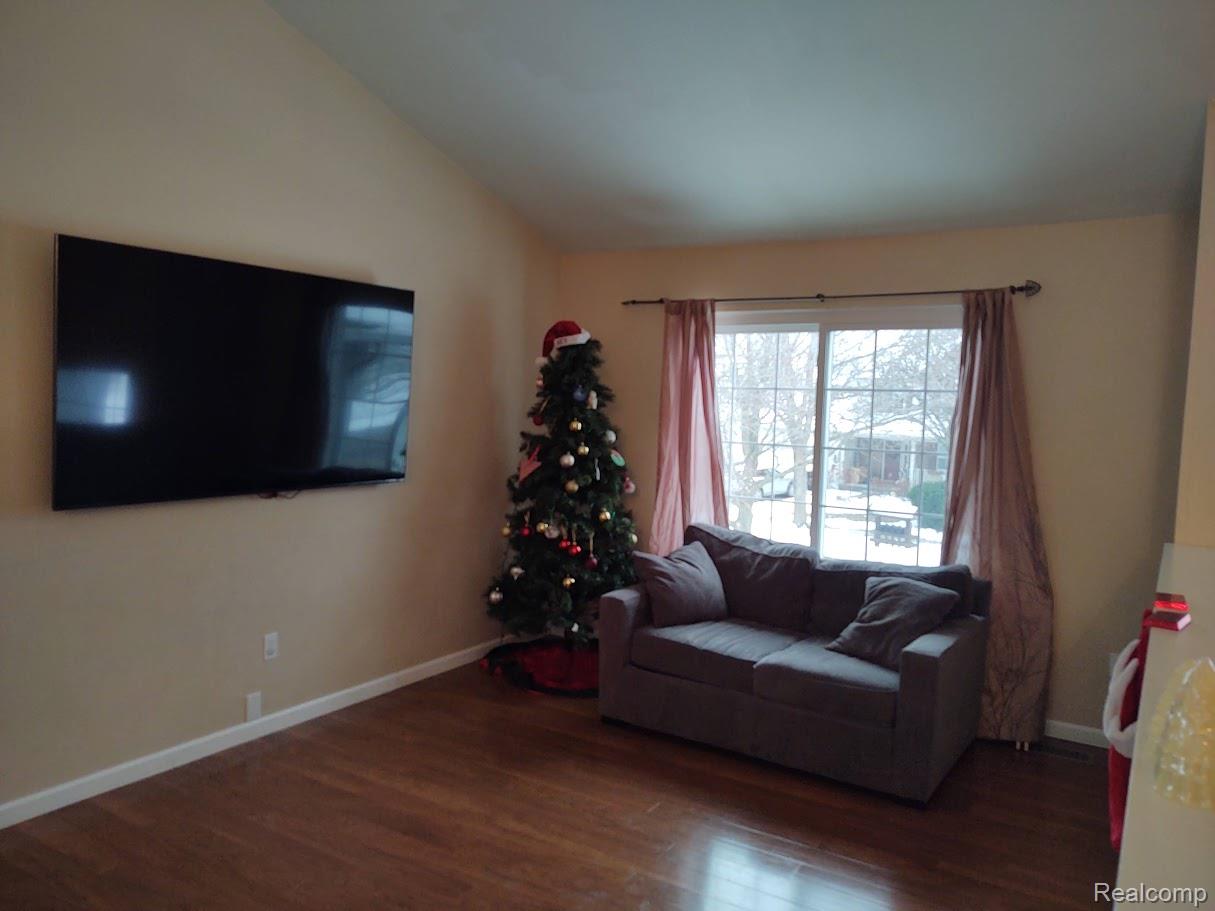 1432 Pond View Court