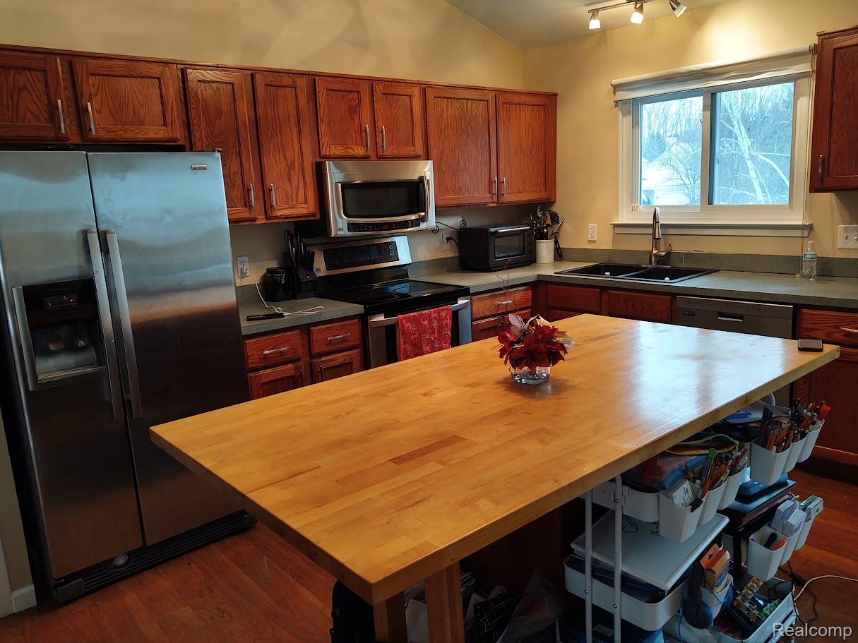 1432 Pond View Court