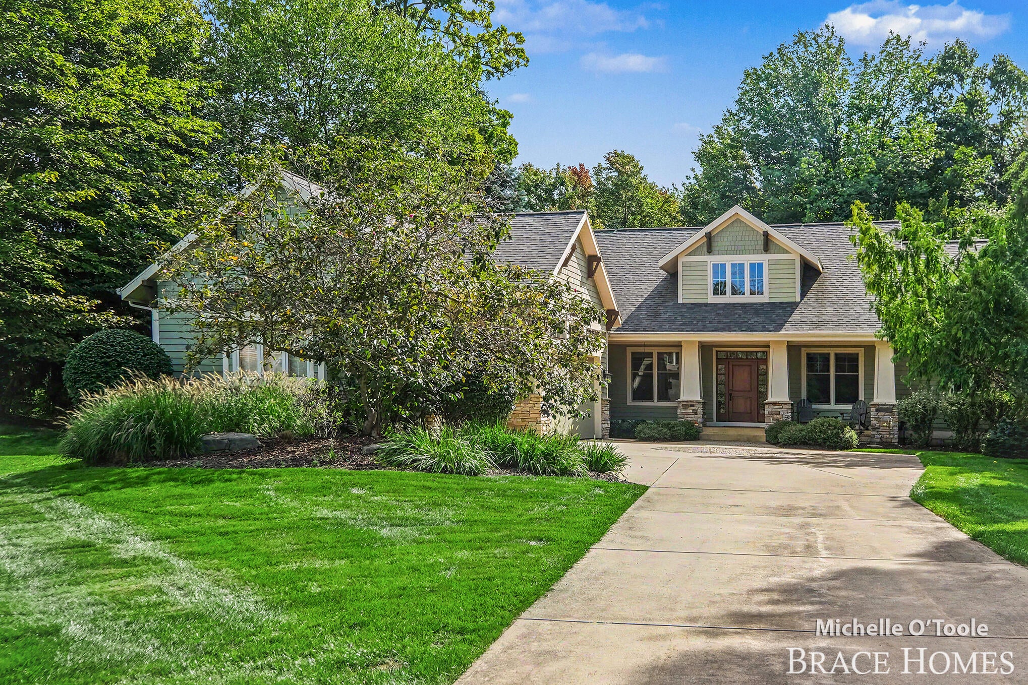 4260 S Oak Pointe Court NE