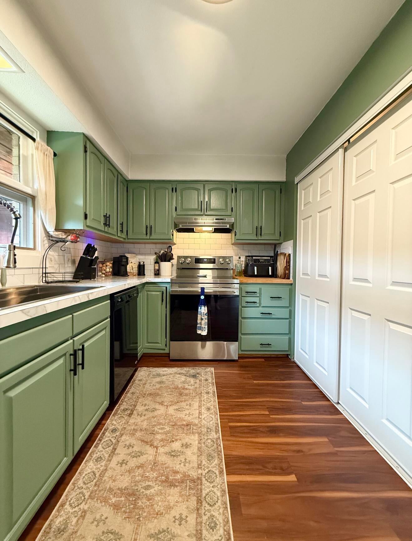 2727 S Lakeshore Drive F23