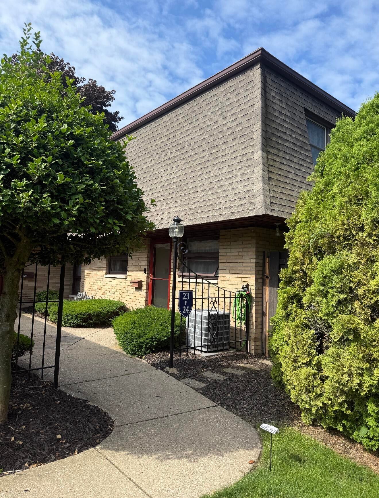 2727 S Lakeshore Drive F23