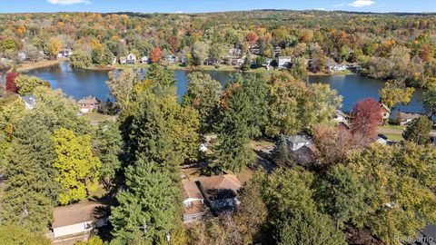 Photo of 1334 De Goff Court, Lake Orion Village, MI 48362 (MLS # 20251047811)