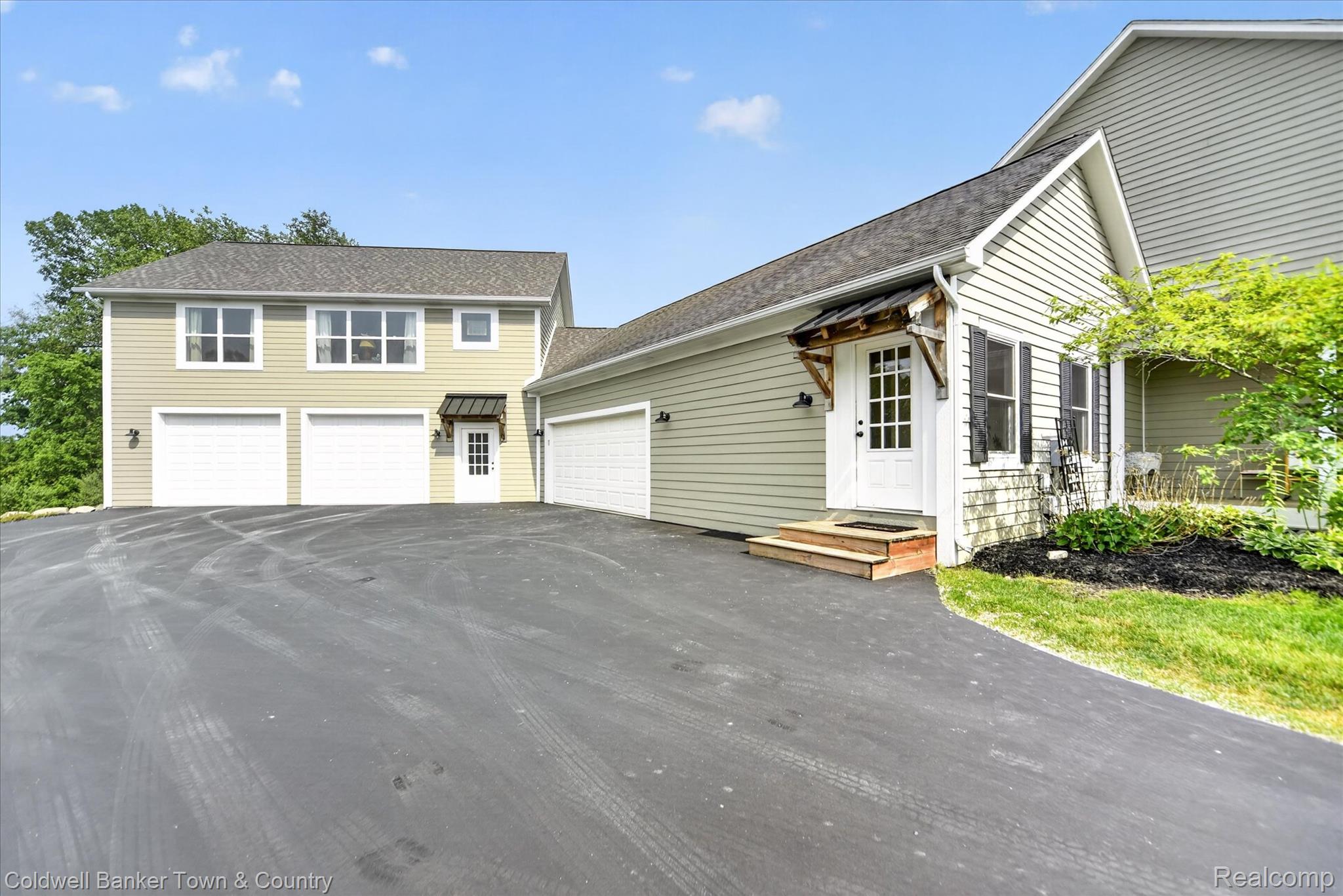 918 Gray Fox Court