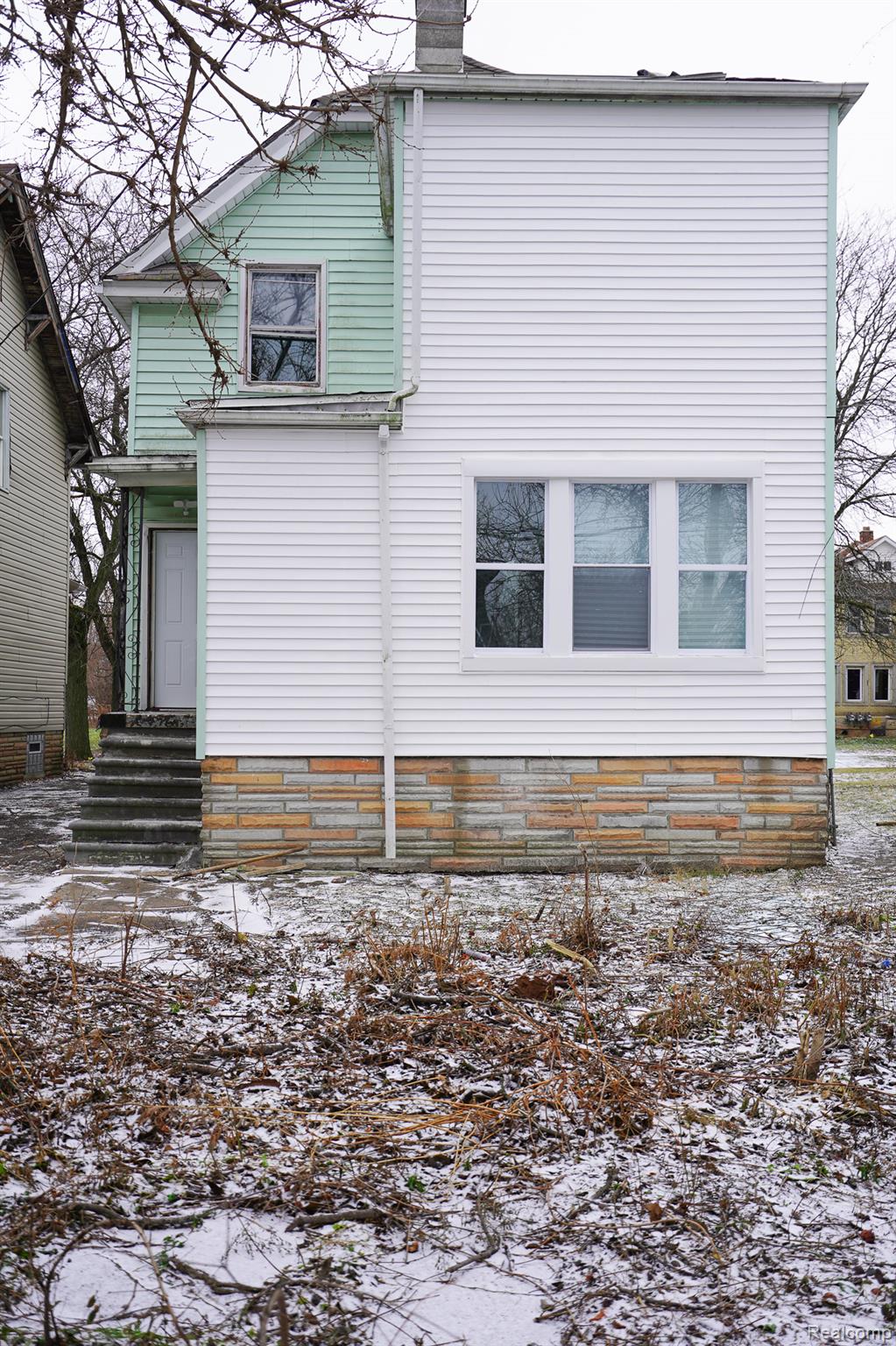 2016 W Grand Street
