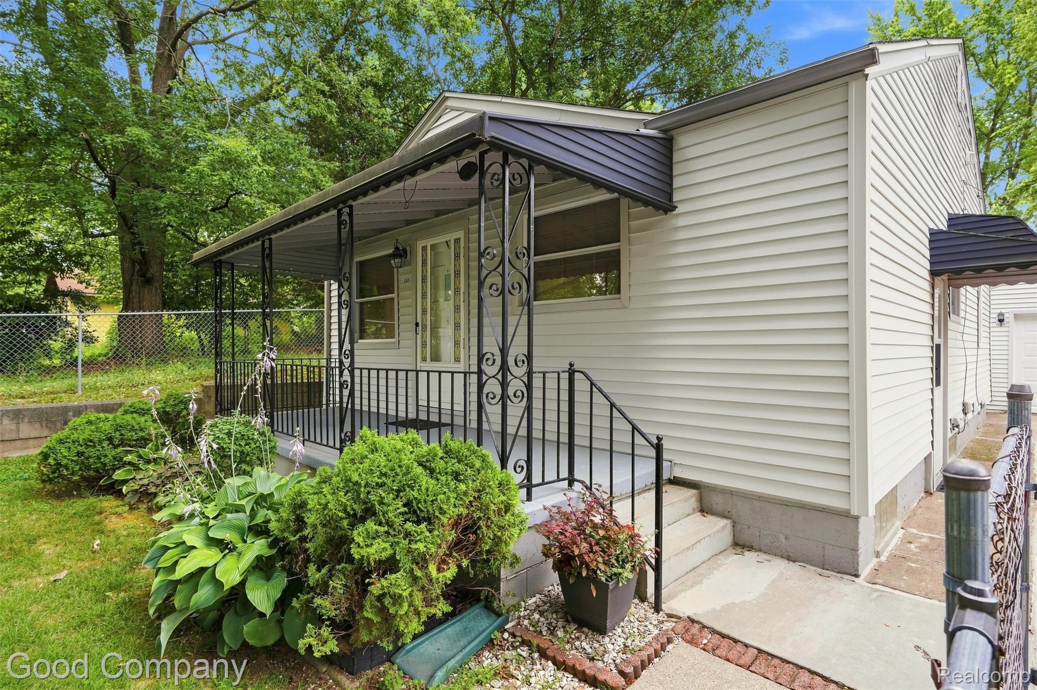 137 W Longfellow Avenue