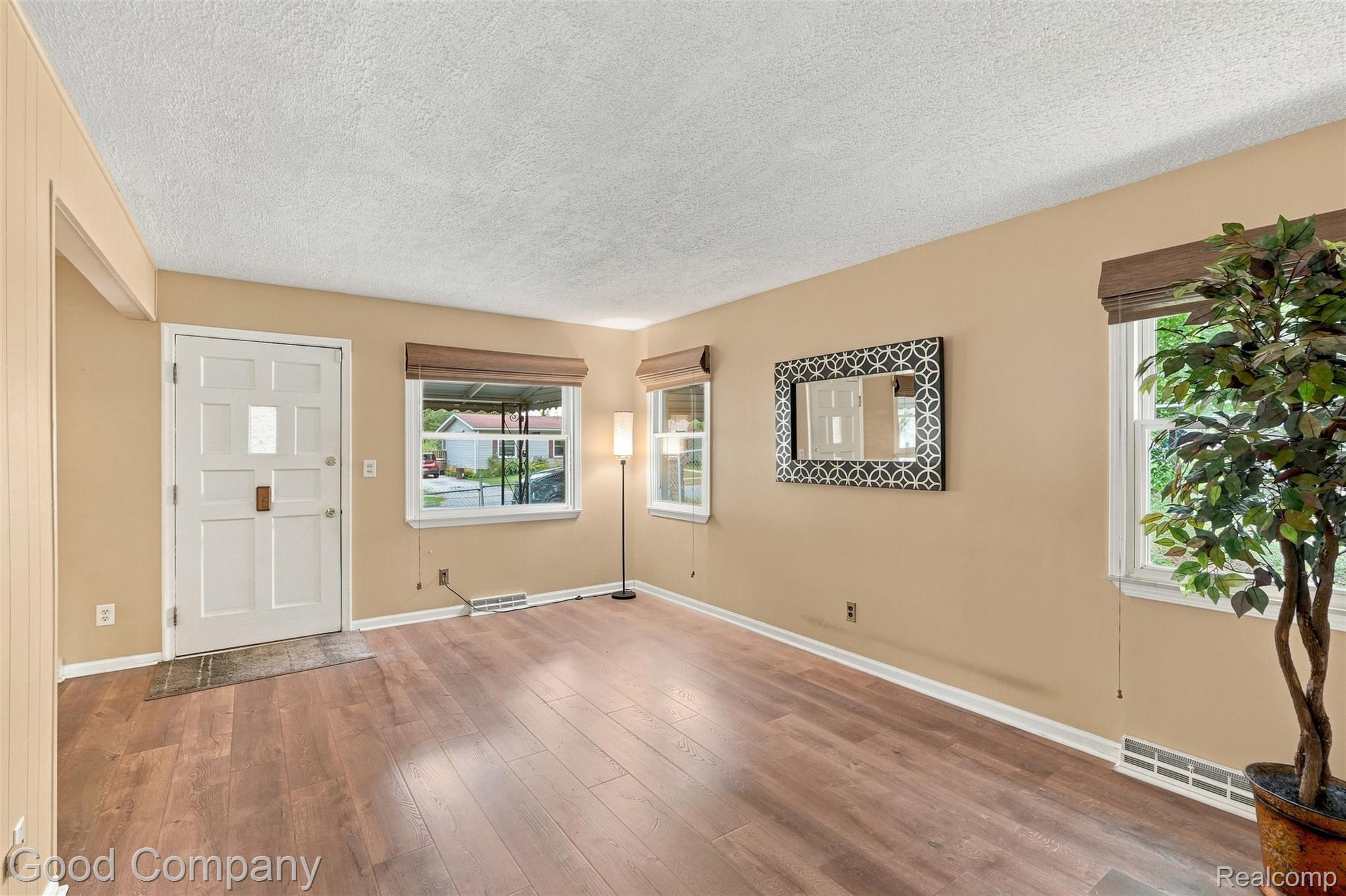 137 W Longfellow Avenue