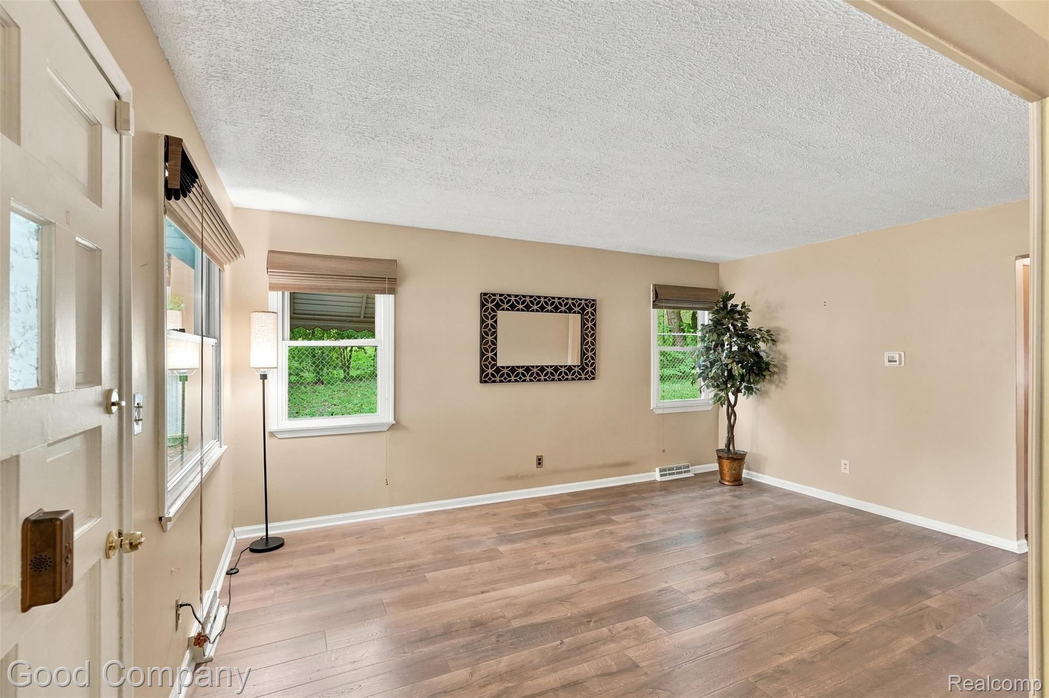 137 W Longfellow Avenue