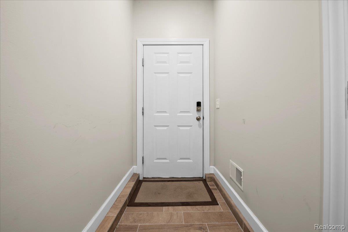 411 E Ferry Street 15