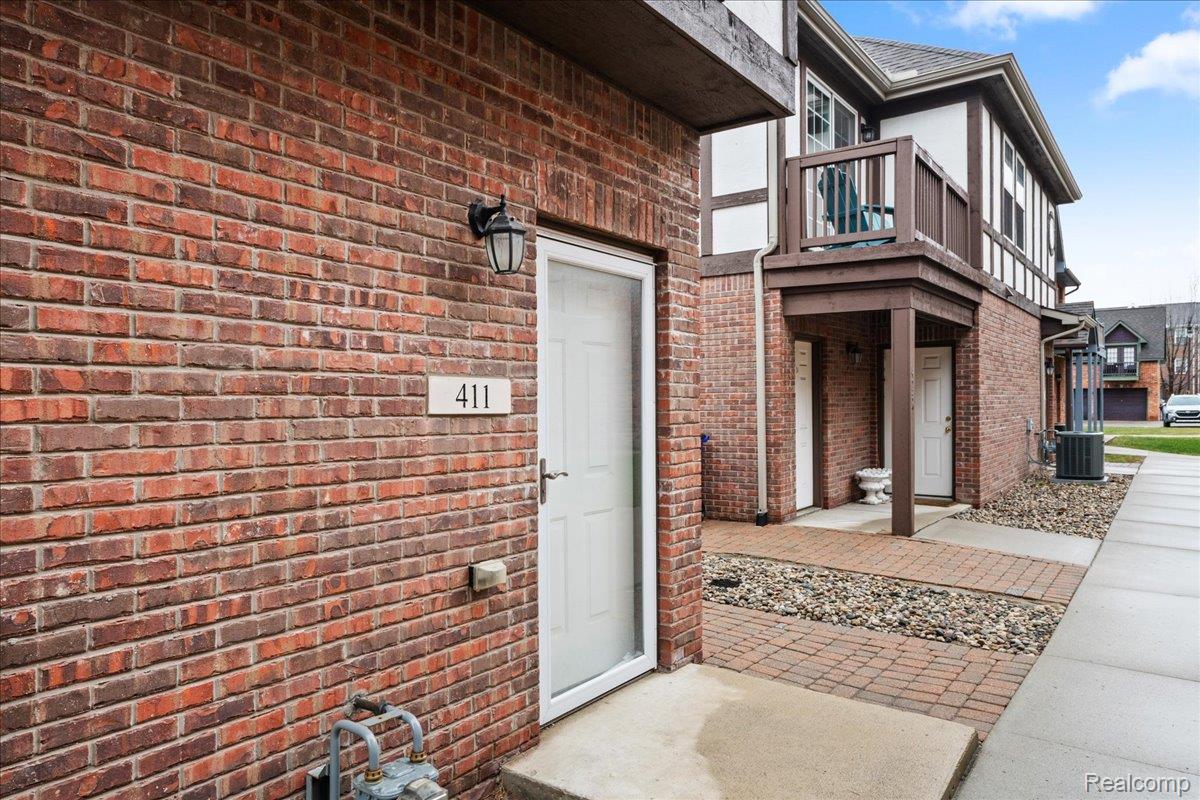 411 E Ferry Street 15