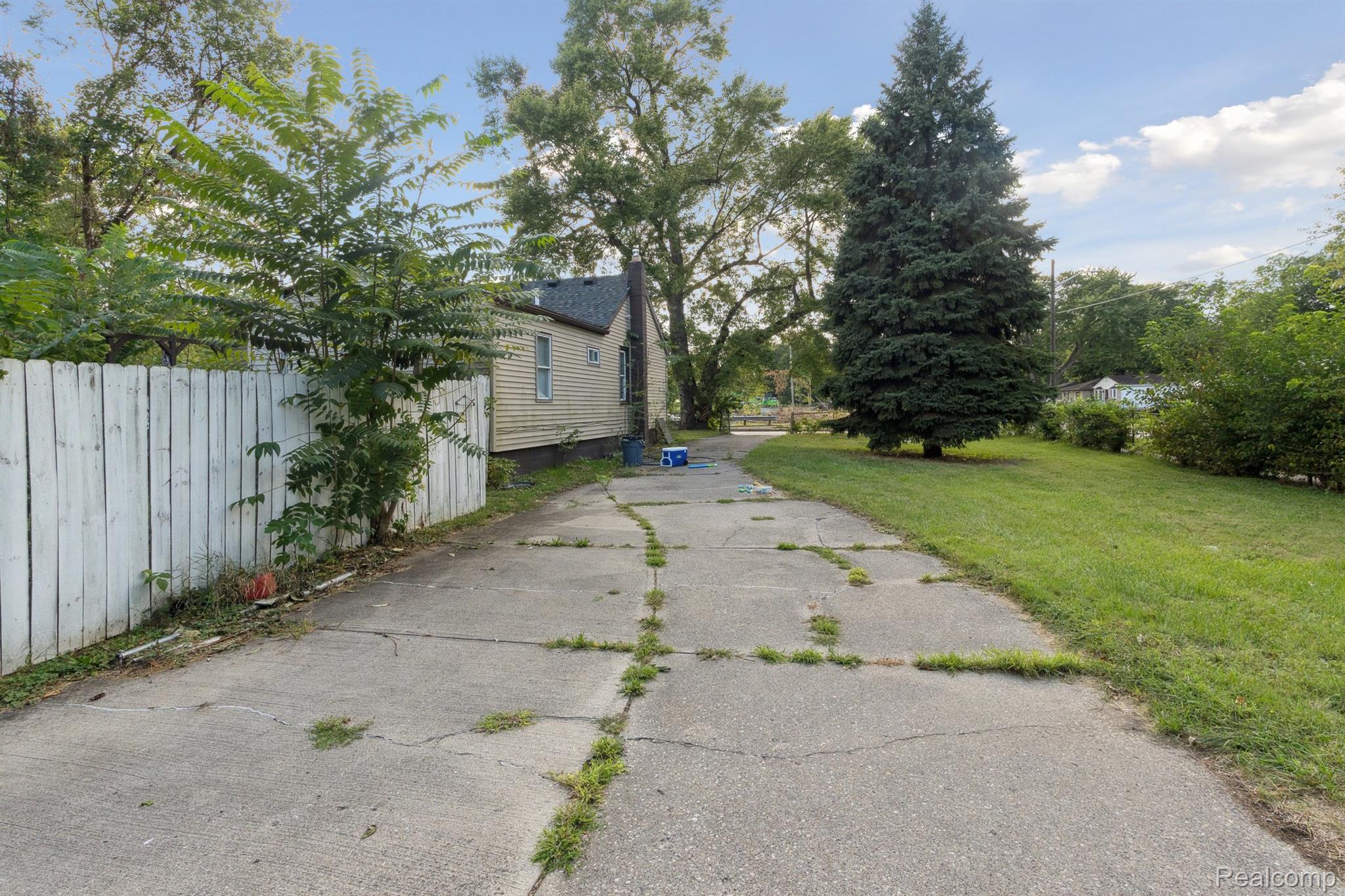 Dearborn Heights City, Michigan 48125, United States, 3 Bedrooms Bedrooms, ,1 BathroomBathrooms,Residential,Active,212964