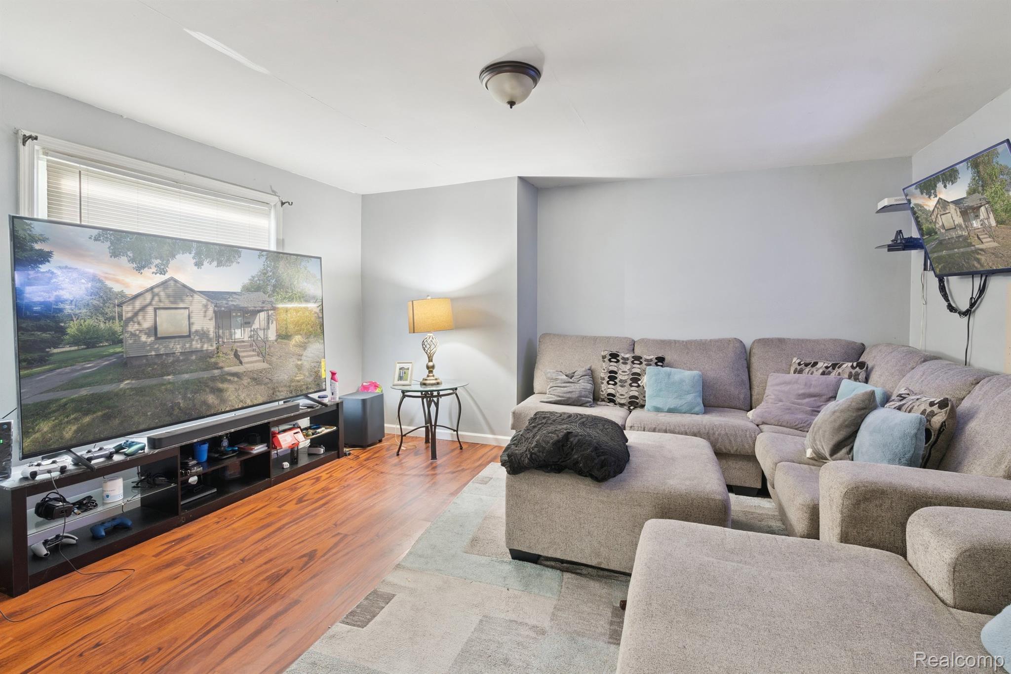 Dearborn Heights City, Michigan 48125, United States, 3 Bedrooms Bedrooms, ,1 BathroomBathrooms,Residential,Active,212964