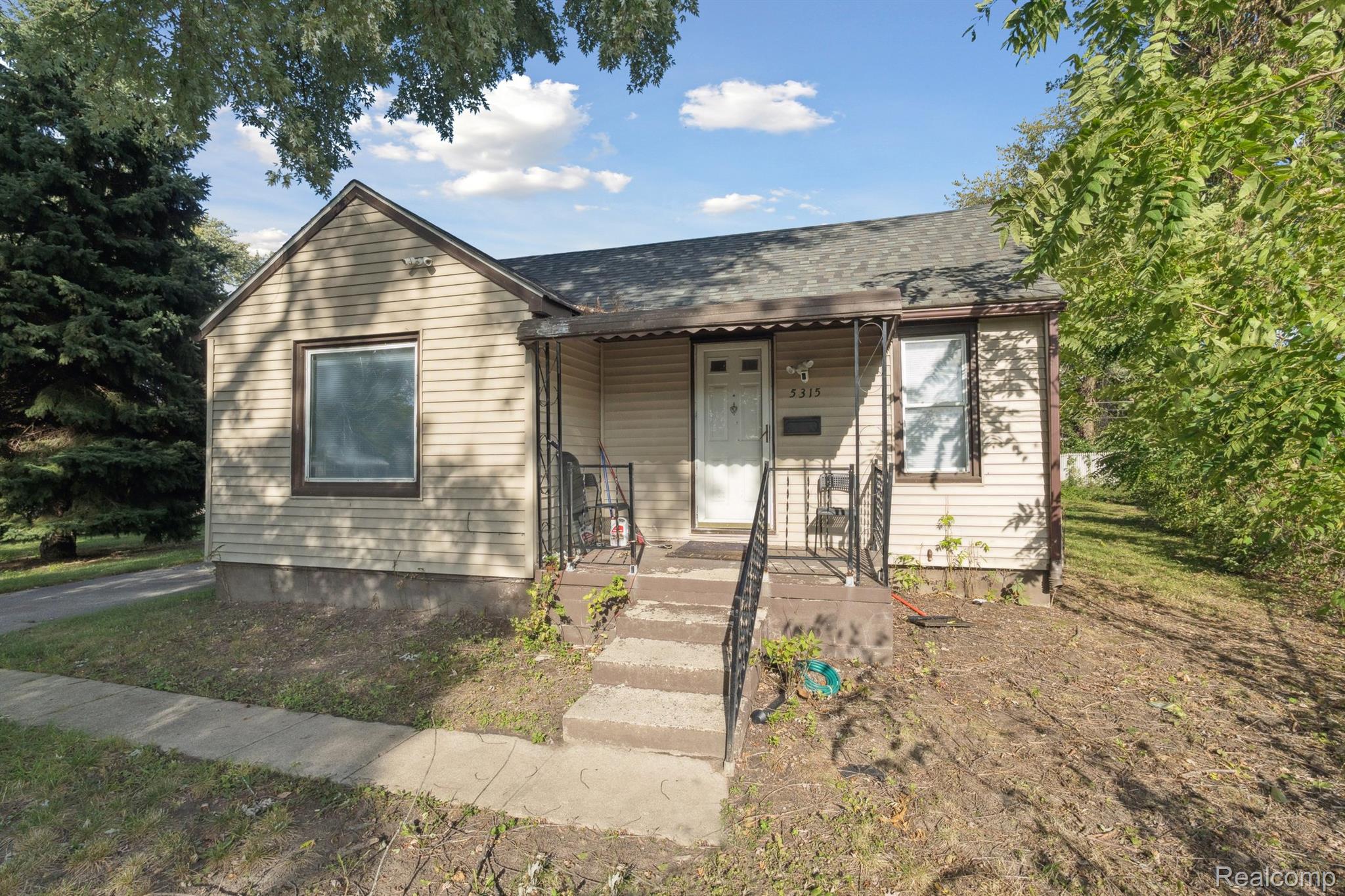 Dearborn Heights City, Michigan 48125, United States, 3 Bedrooms Bedrooms, ,1 BathroomBathrooms,Residential,Active,212964