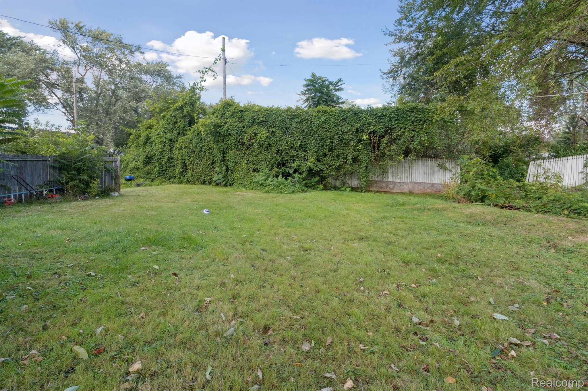 Dearborn Heights City, Michigan 48125, United States, 3 Bedrooms Bedrooms, ,1 BathroomBathrooms,Residential,Active,212964