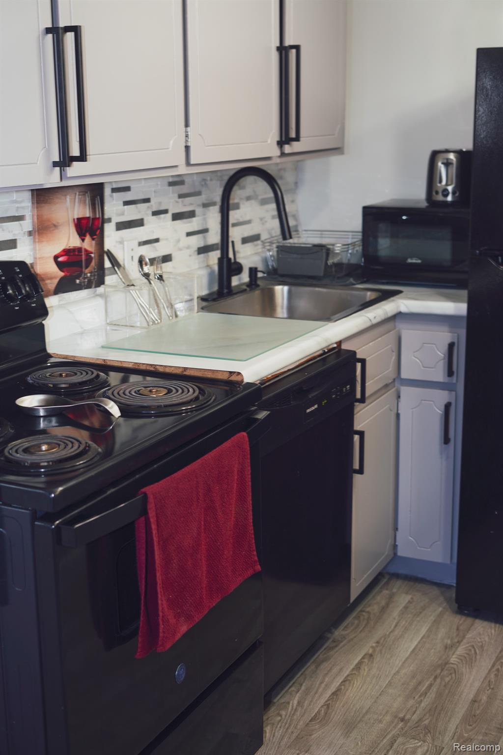 8900 E Jefferson Avenue 123