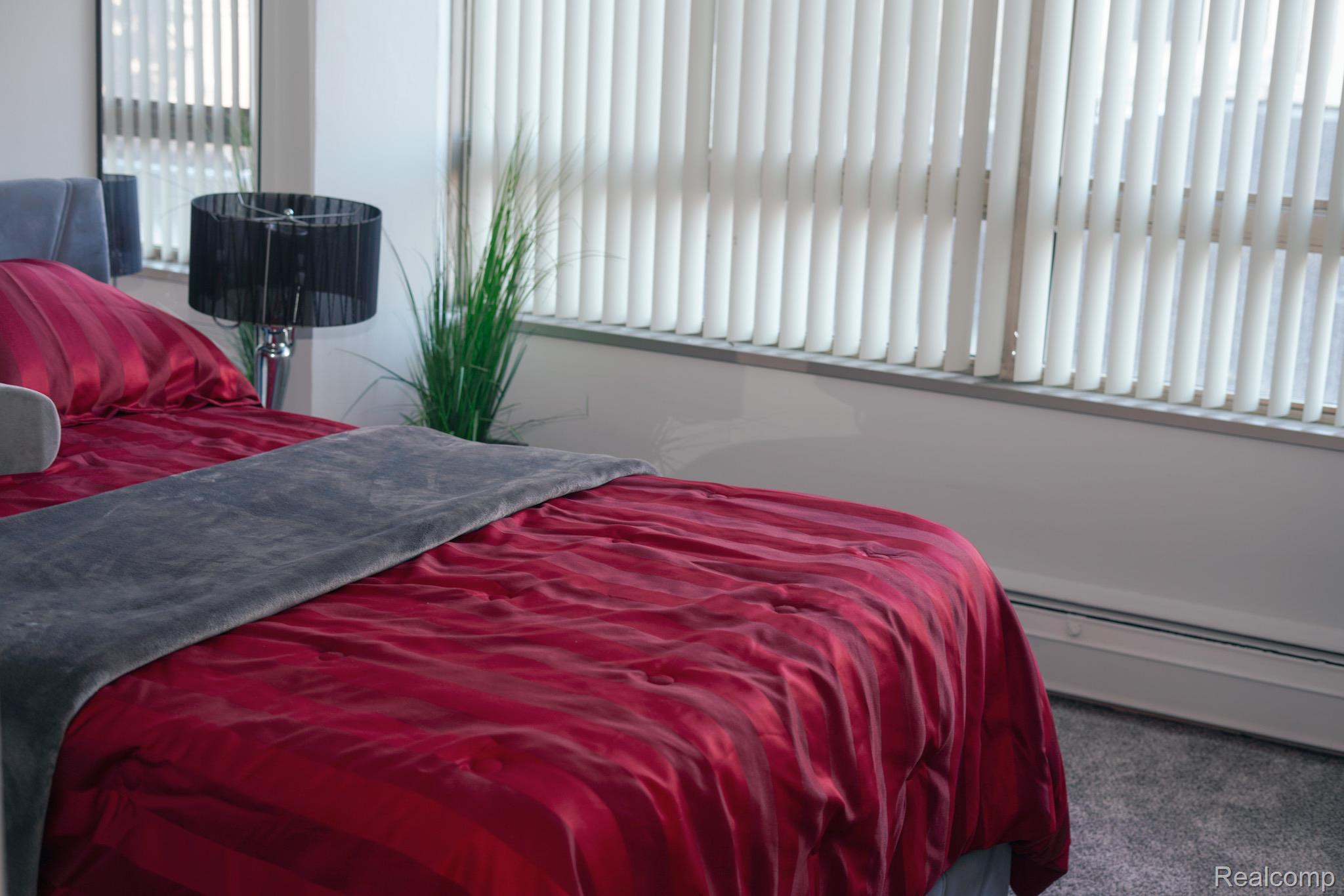 8900 E Jefferson Avenue 123