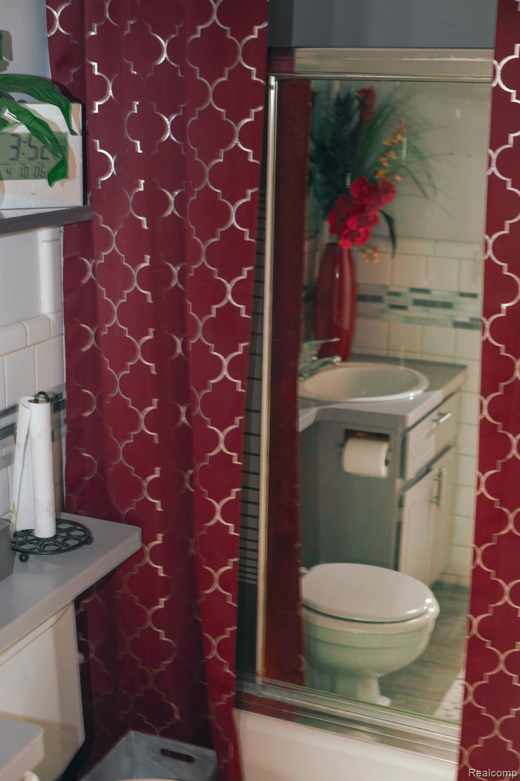 8900 E Jefferson Avenue 123