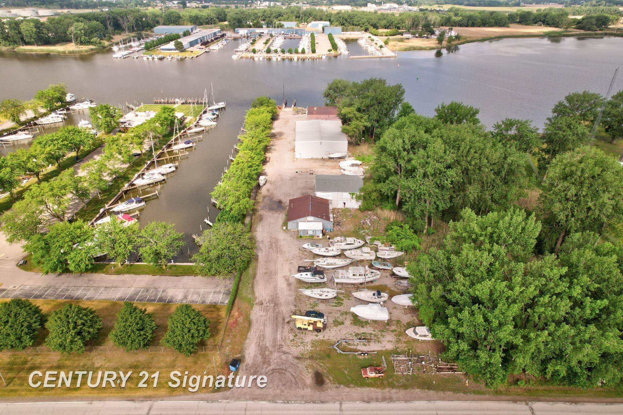 2363 Weadock Highway
