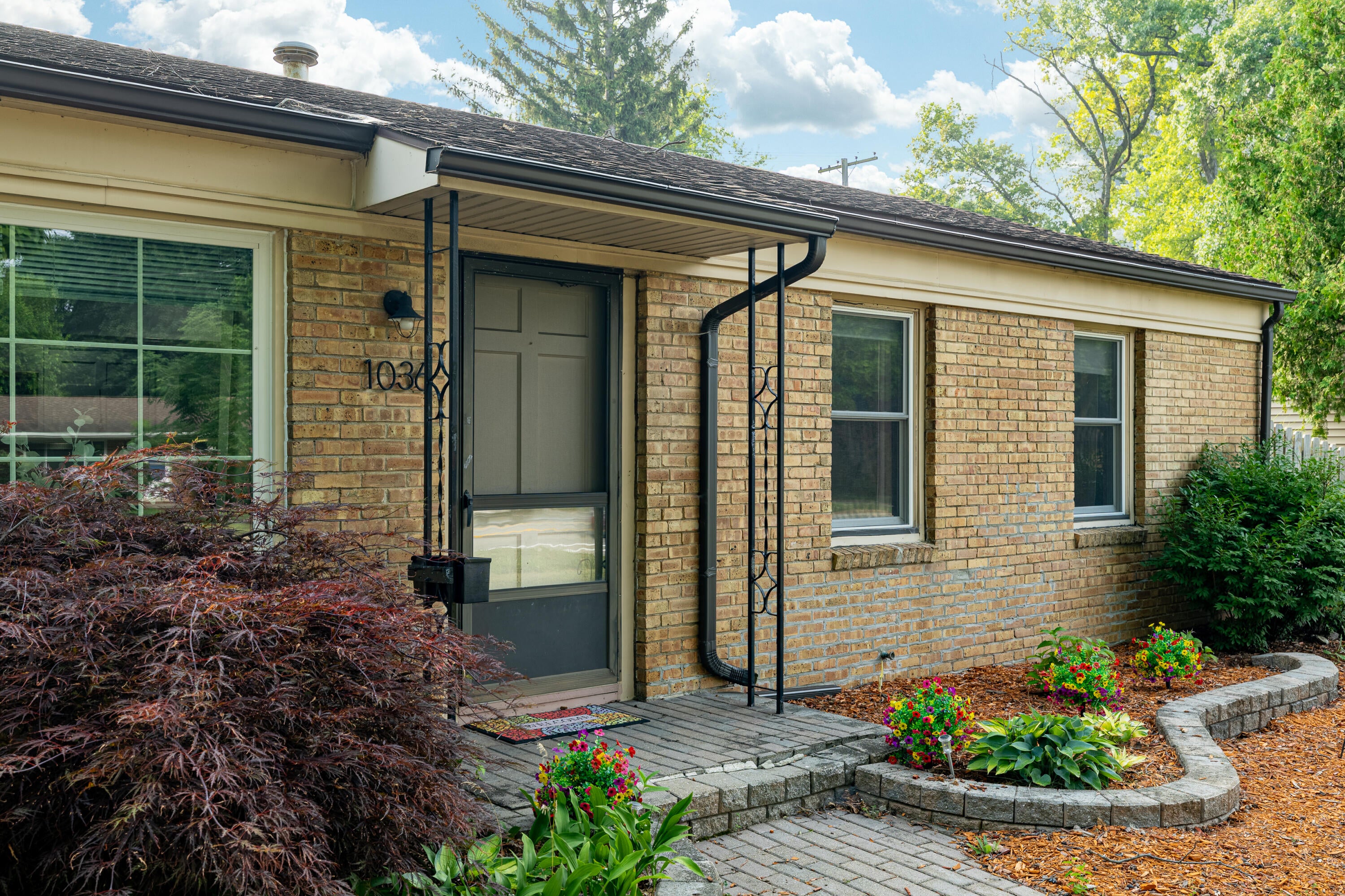 1036 N Maple Road