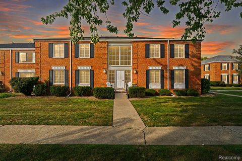 Photo for 676 E FOX HILLS Drive