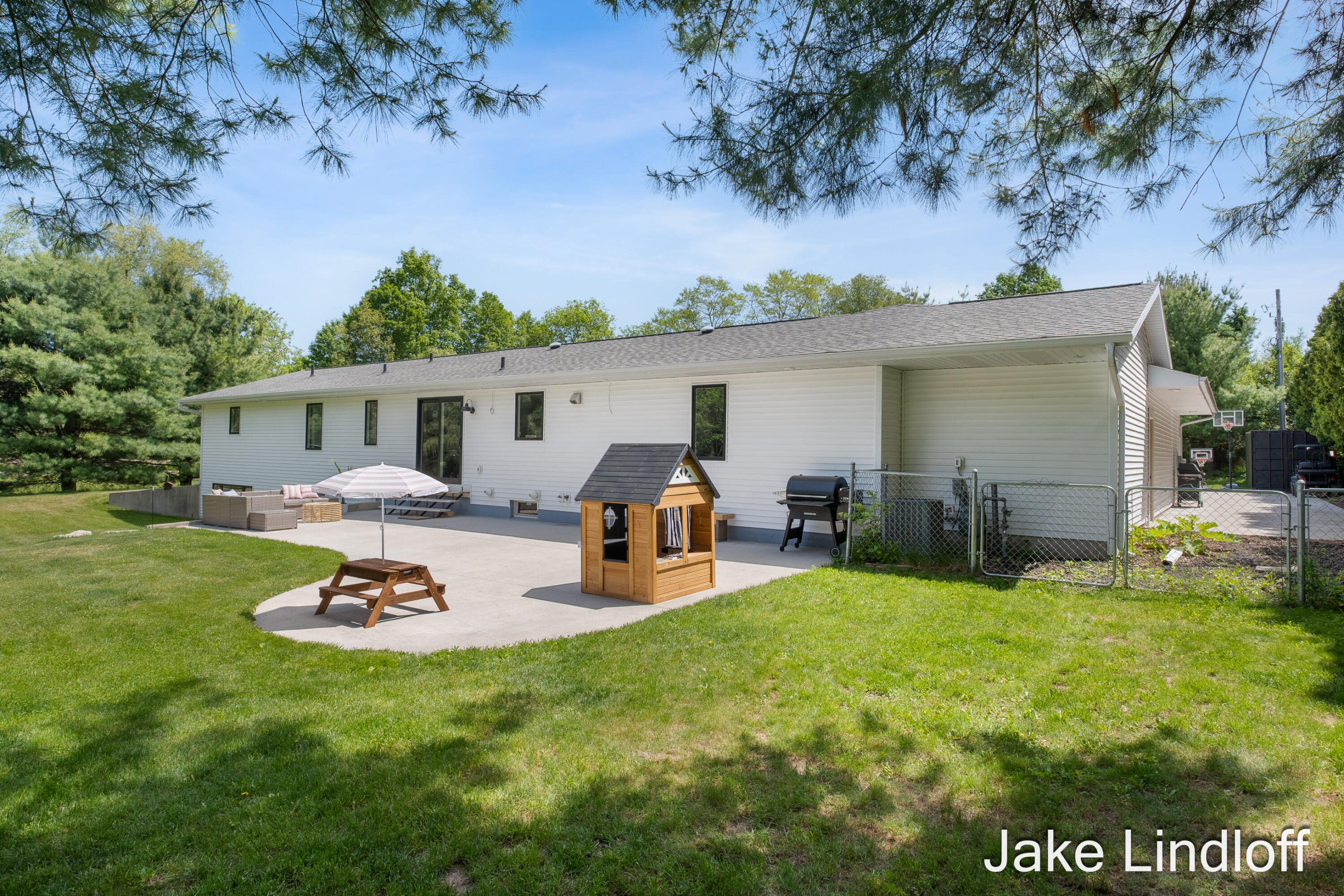 8855 Myers Lake Avenue NE