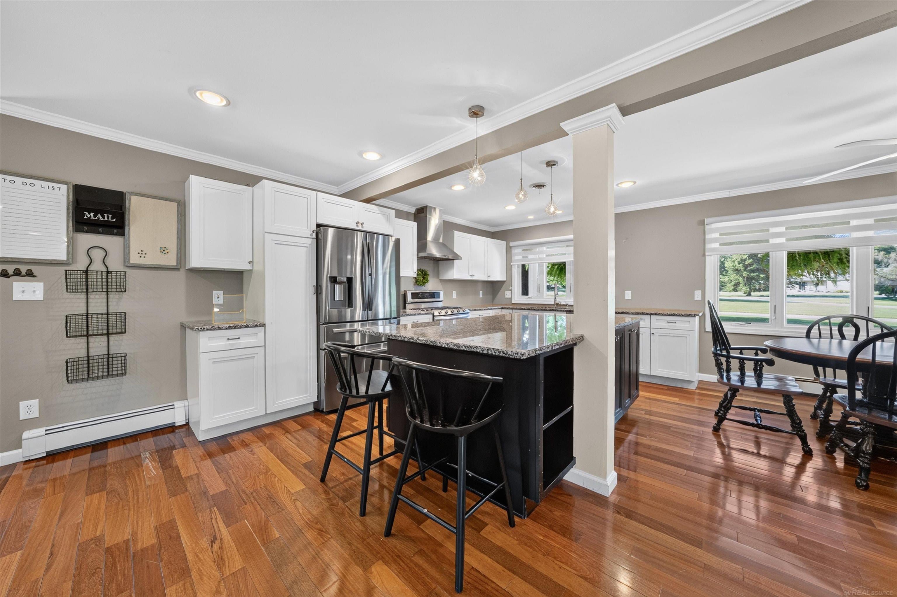 41306 Llewelyn Court