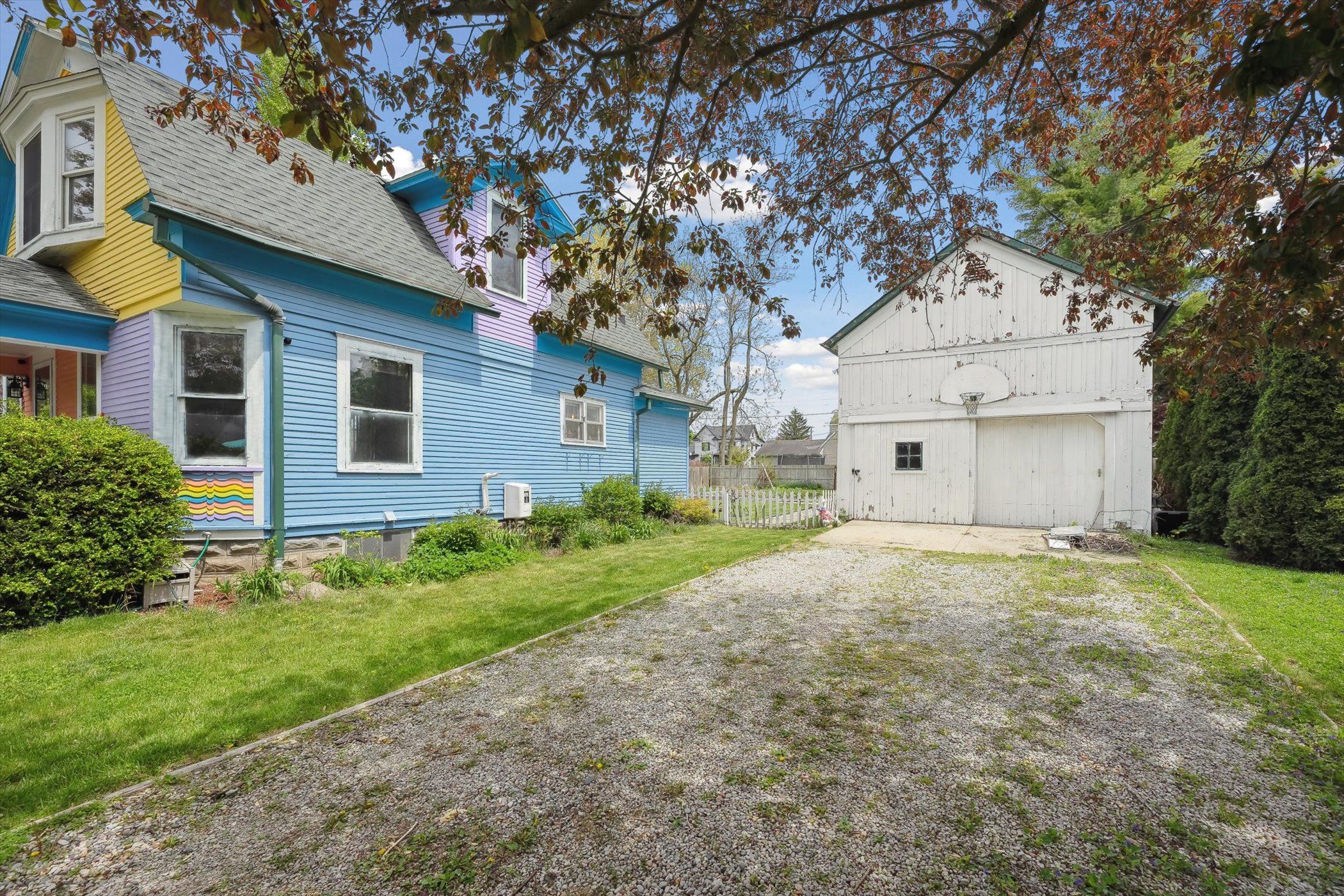 219 S ANN Street