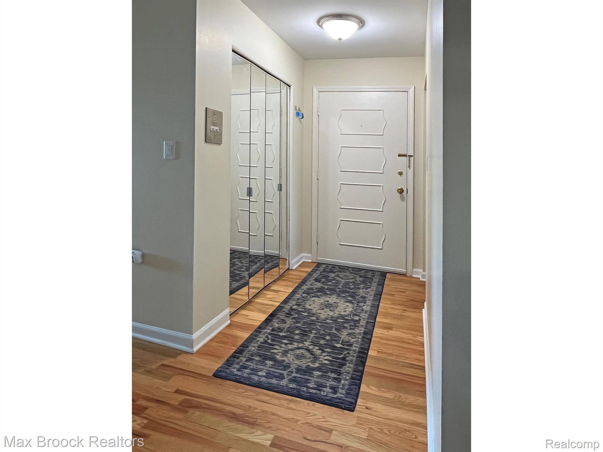 801 W LONG LAKE Road A-4