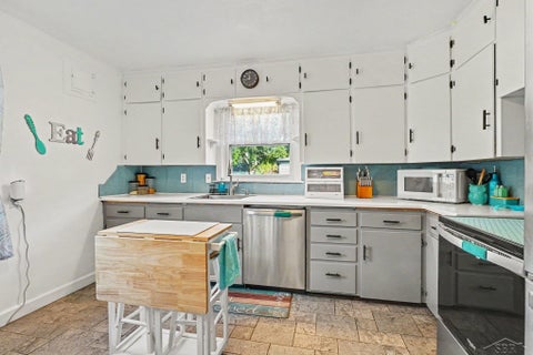 Tiny photo for 1919 Handley Street, Saginaw City, MI 48602 (MLS # 61050224757)