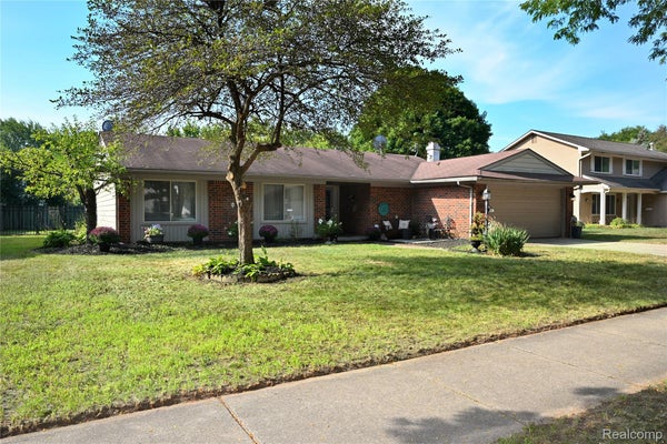 668 RANDALL DR, TROY, MI 48085 - Image 7cb687f22f0863a18f8a66bf6e2f0174/2499338937