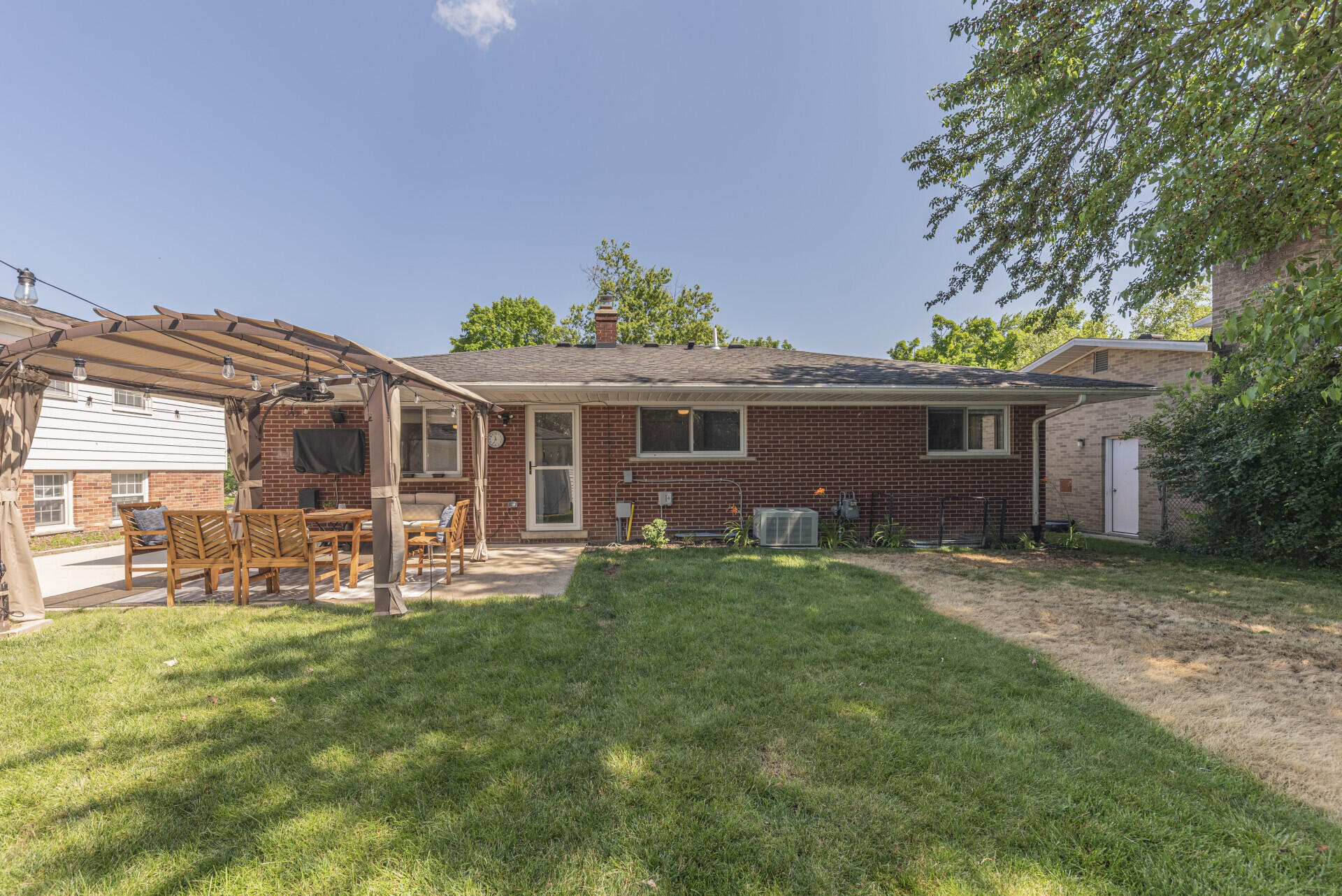 2041 Norfolk Avenue