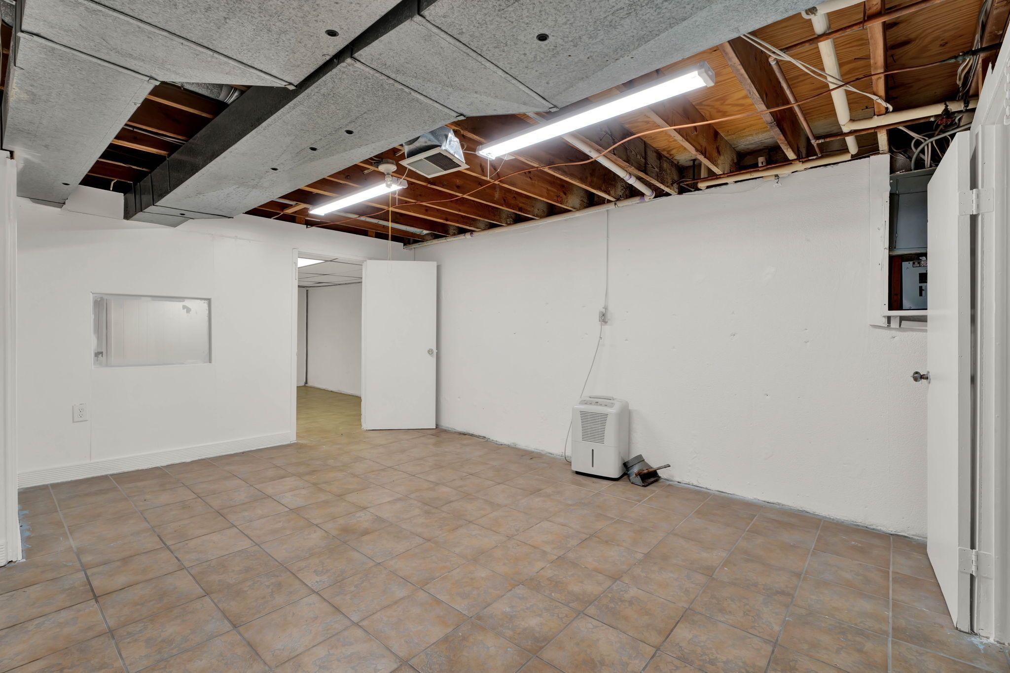 Sterling Heights City, Michigan 48310, United States, 4 Bedrooms Bedrooms, ,4 BathroomsBathrooms,Residential,Active,122338