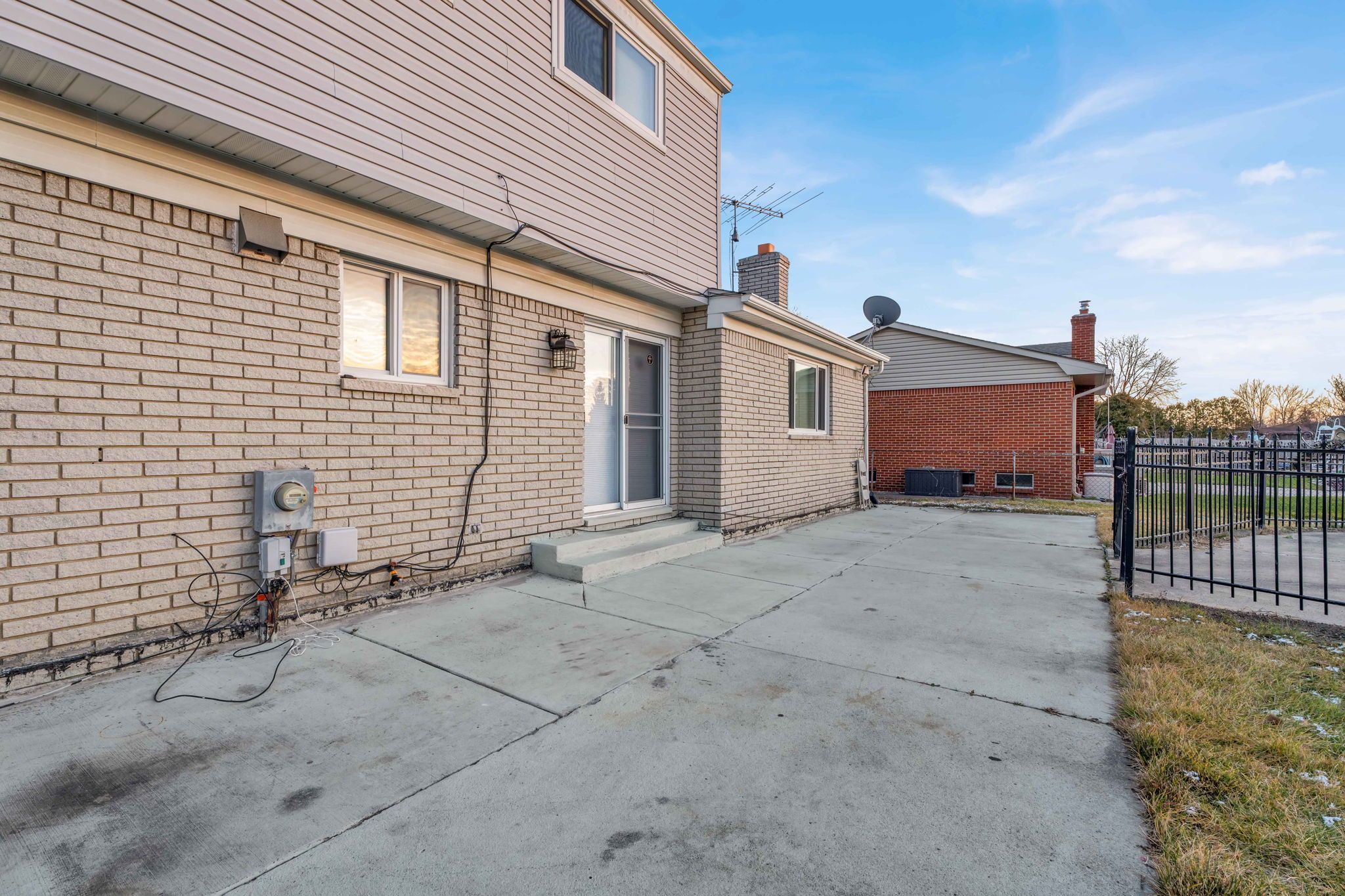 Sterling Heights City, Michigan 48310, United States, 4 Bedrooms Bedrooms, ,4 BathroomsBathrooms,Residential,Active,122338