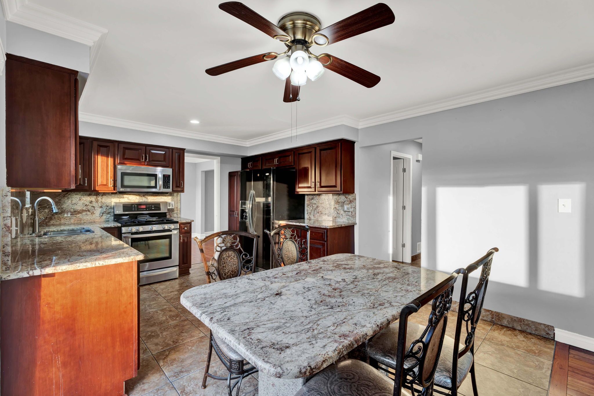 Sterling Heights City, Michigan 48310, United States, 4 Bedrooms Bedrooms, ,4 BathroomsBathrooms,Residential,Active,122338