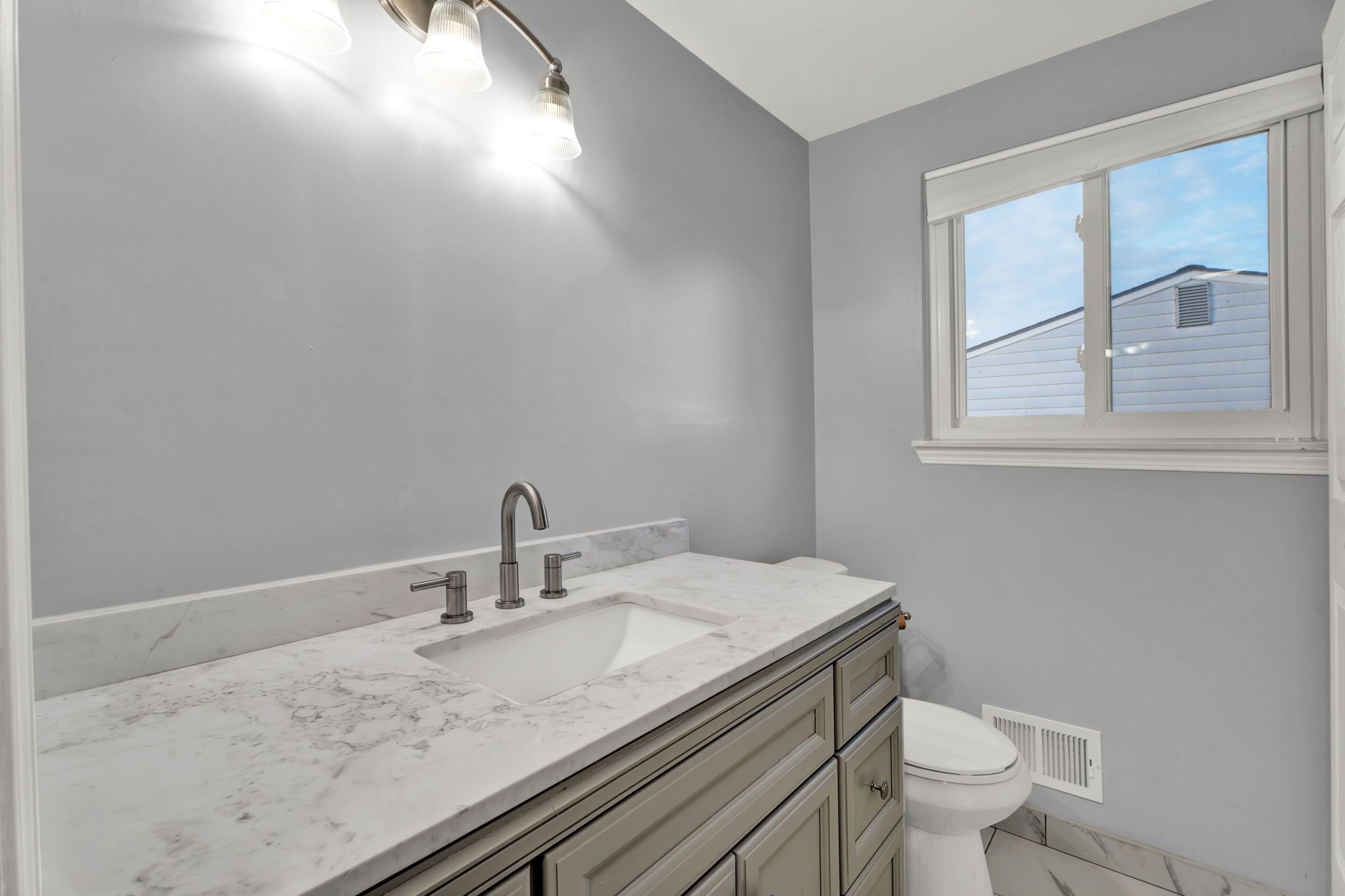 Sterling Heights City, Michigan 48310, United States, 4 Bedrooms Bedrooms, ,4 BathroomsBathrooms,Residential,Active,122338