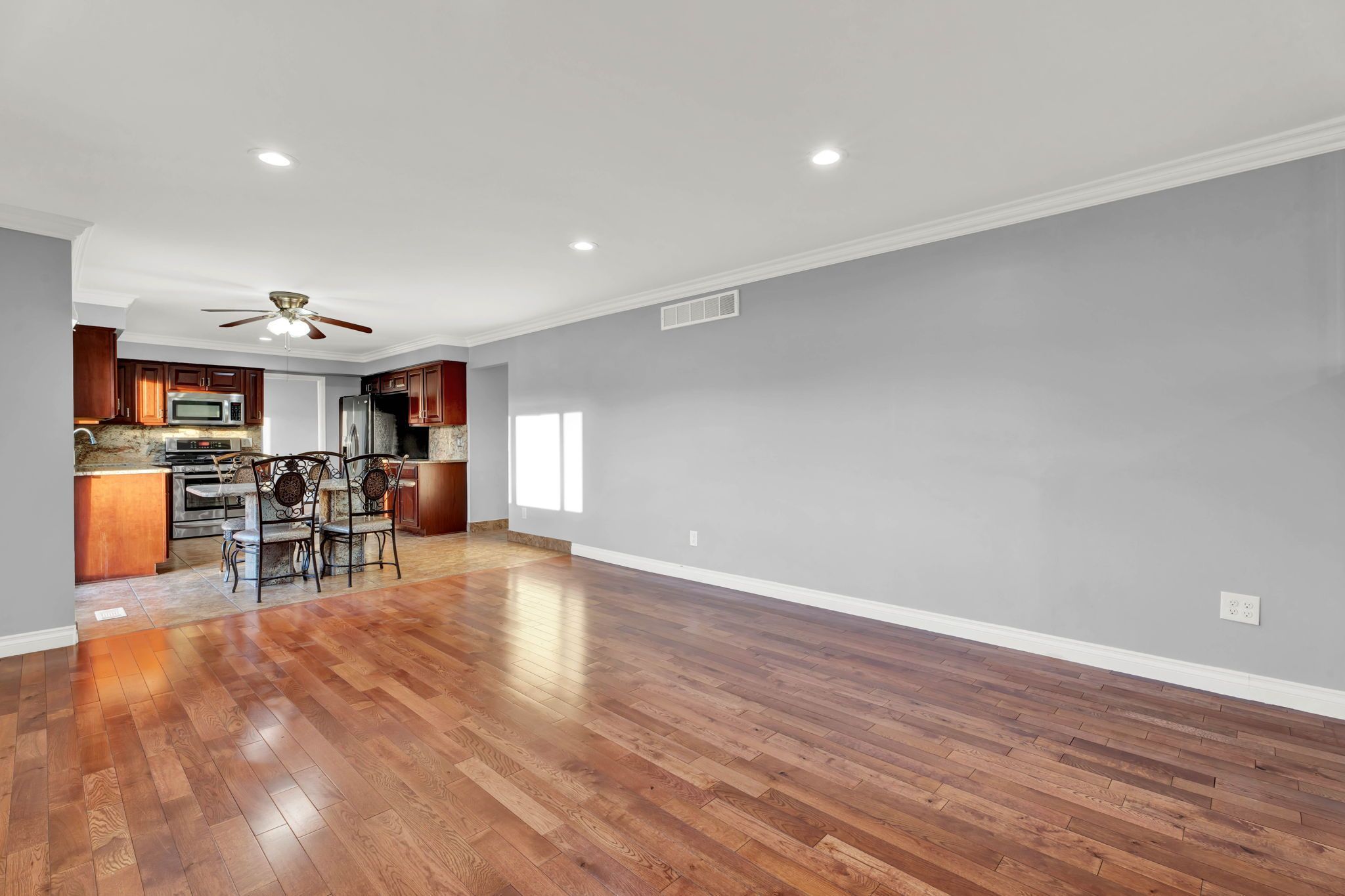 Sterling Heights City, Michigan 48310, United States, 4 Bedrooms Bedrooms, ,4 BathroomsBathrooms,Residential,Active,122338