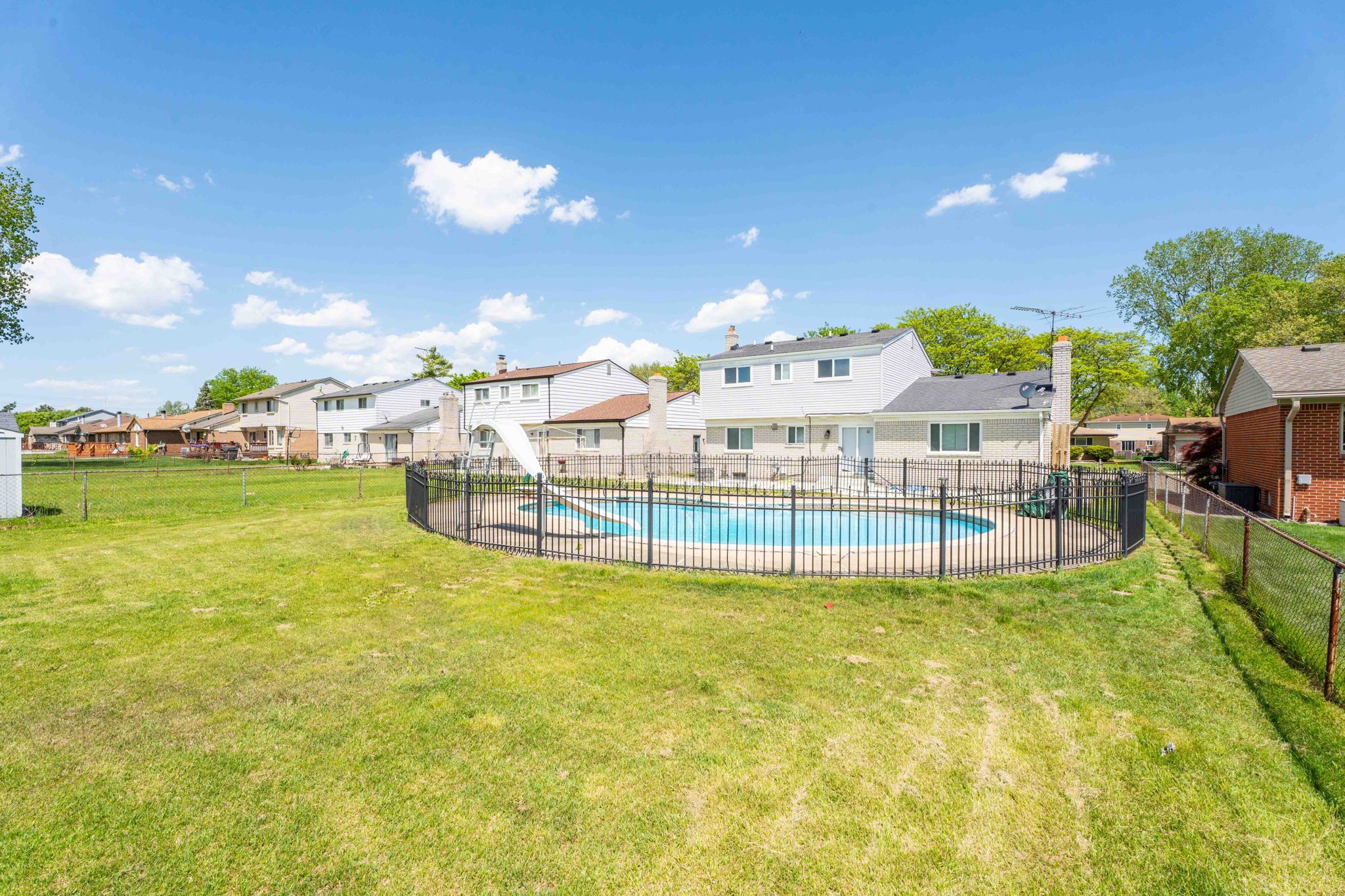 Sterling Heights City, Michigan 48310, United States, 4 Bedrooms Bedrooms, ,4 BathroomsBathrooms,Residential,Active,122338