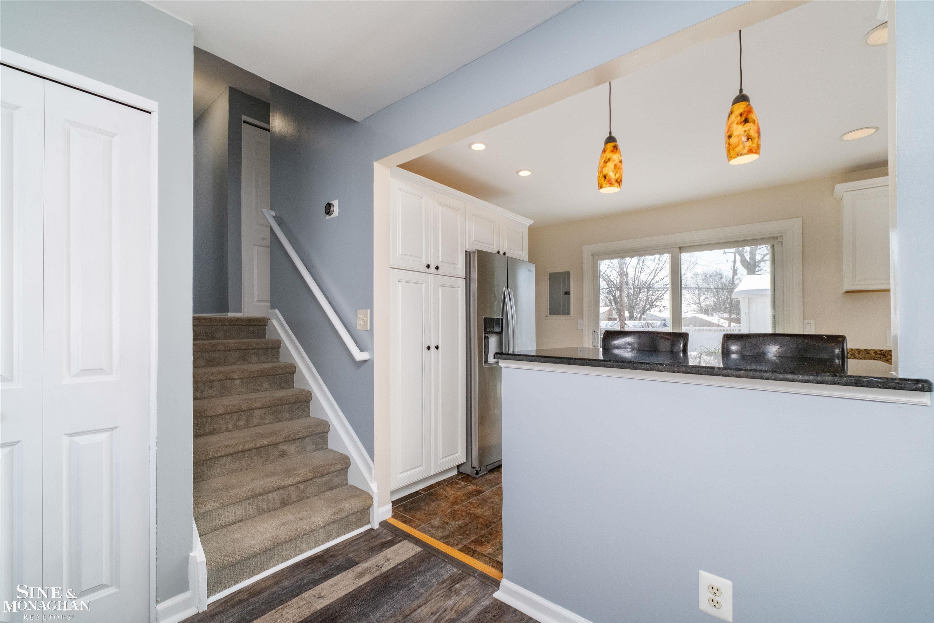 931 W Elmwood Avenue