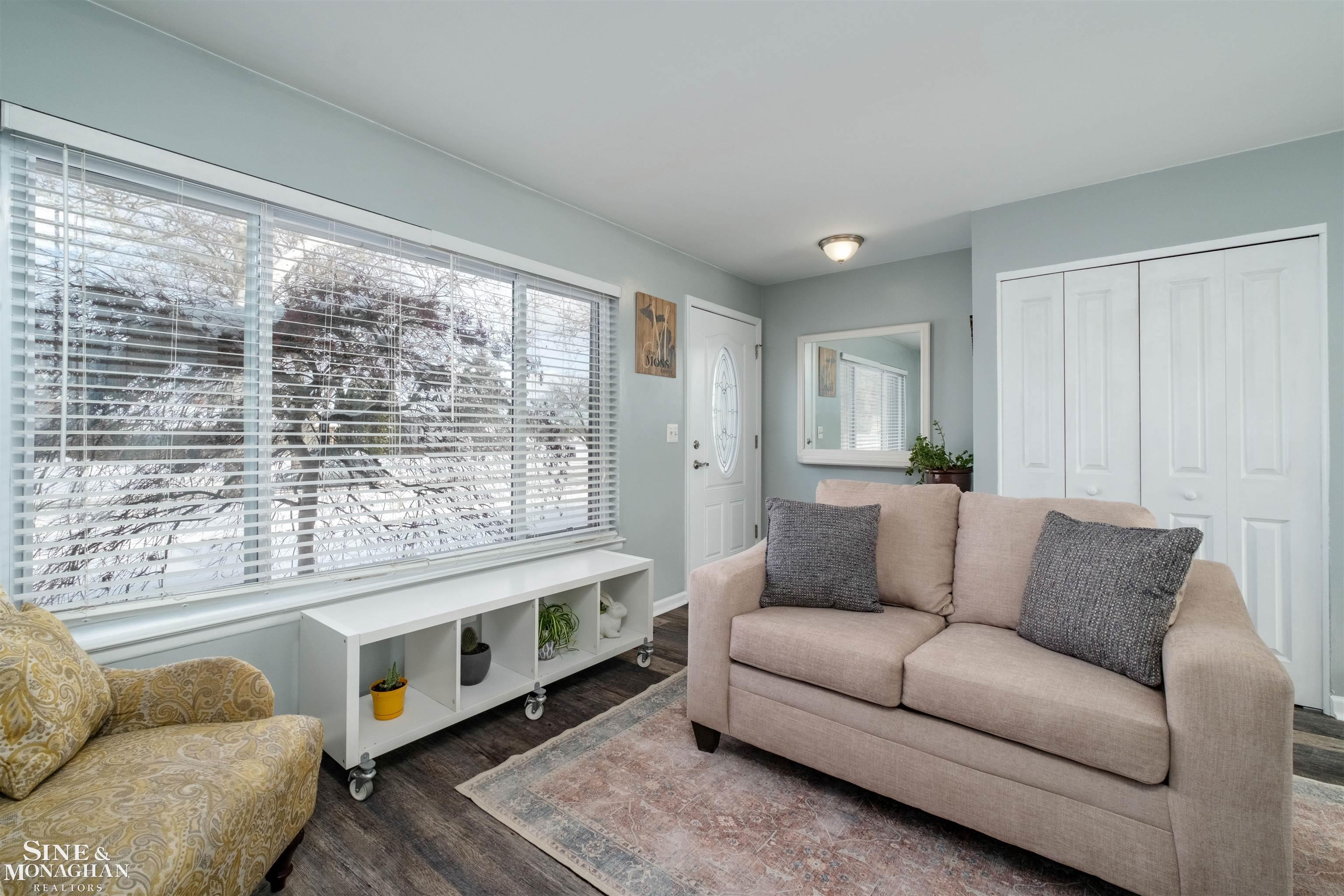 931 W Elmwood Avenue