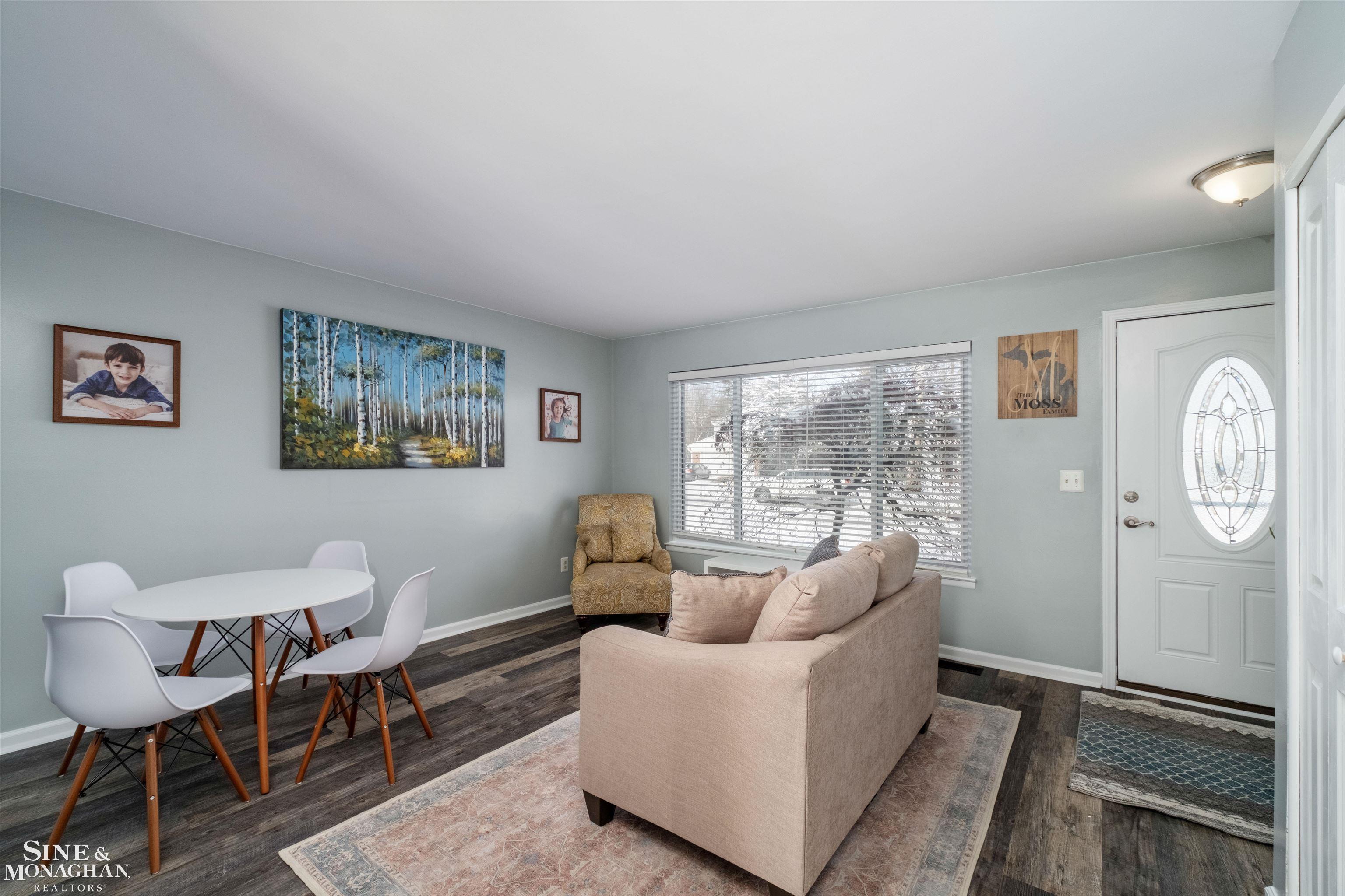 931 W Elmwood Avenue