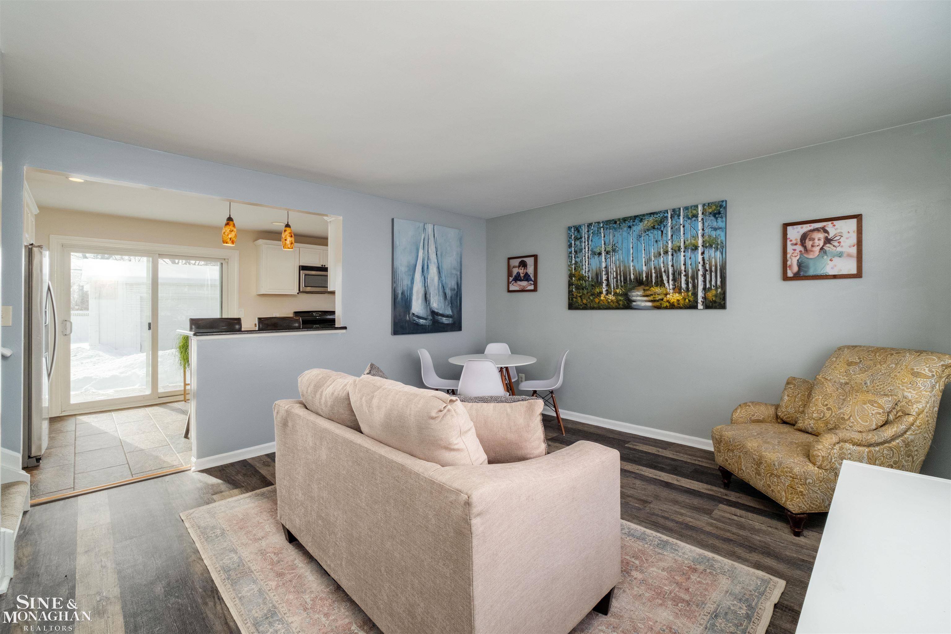 931 W Elmwood Avenue