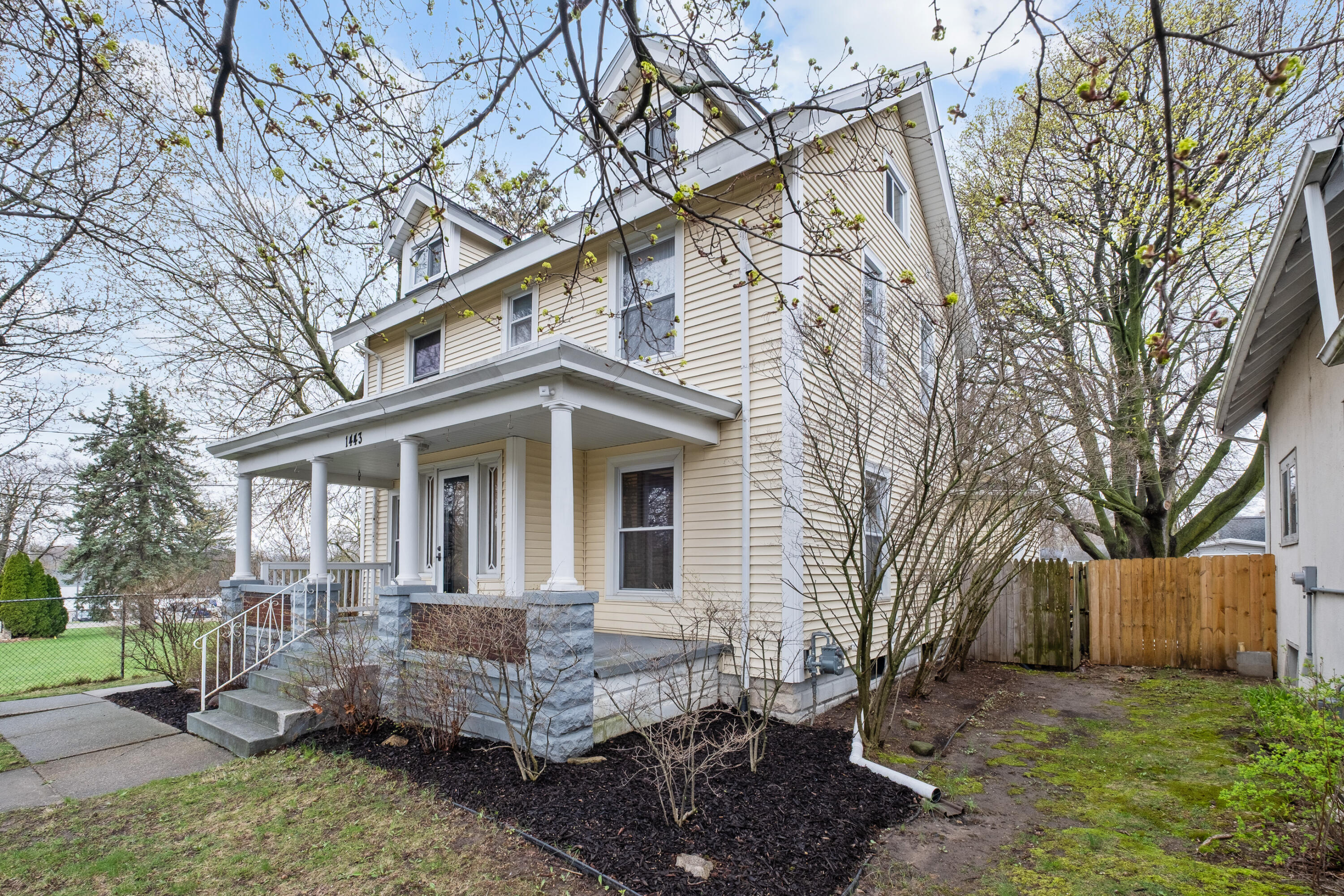 1443 Fulton Street E