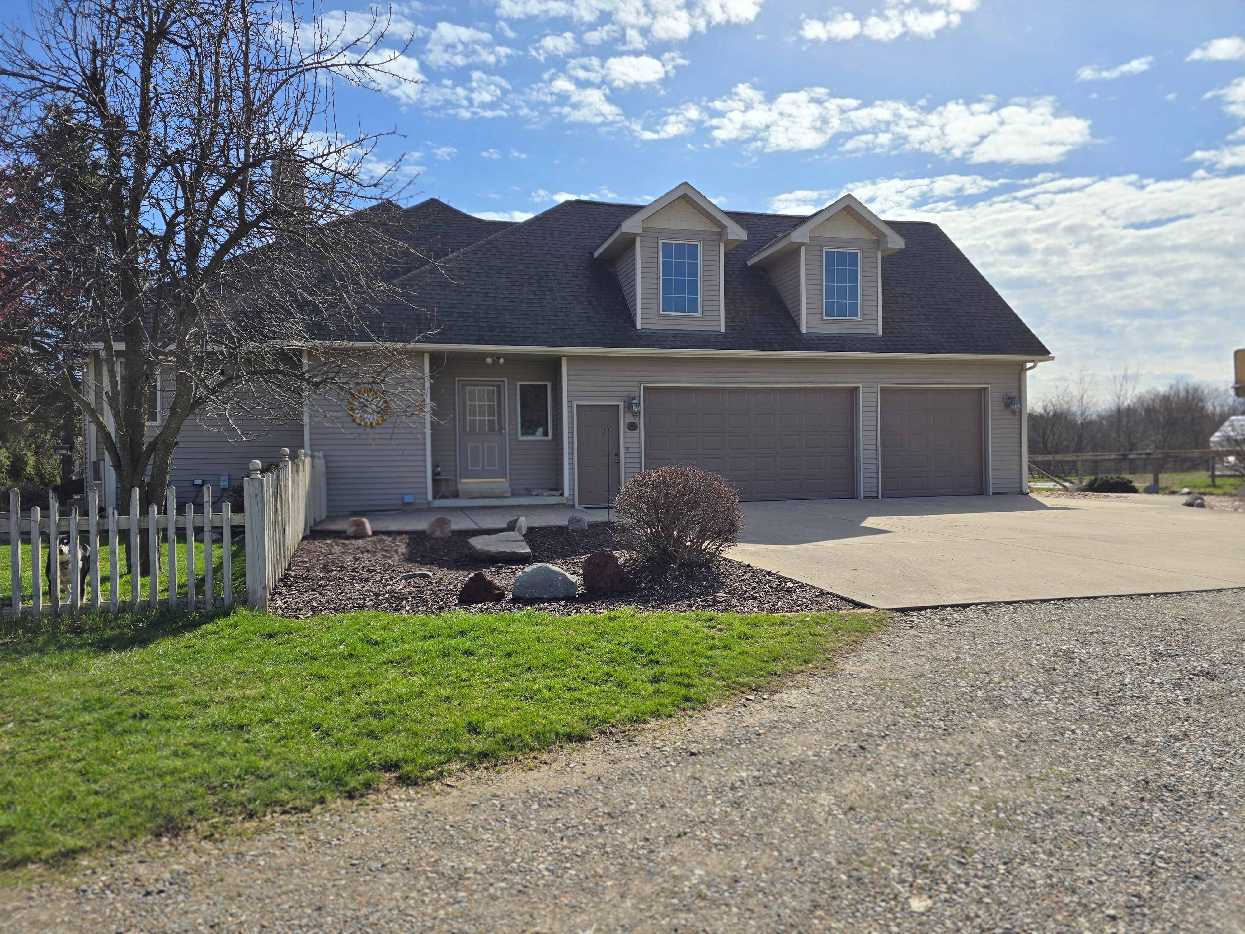7125 MANOR Lane