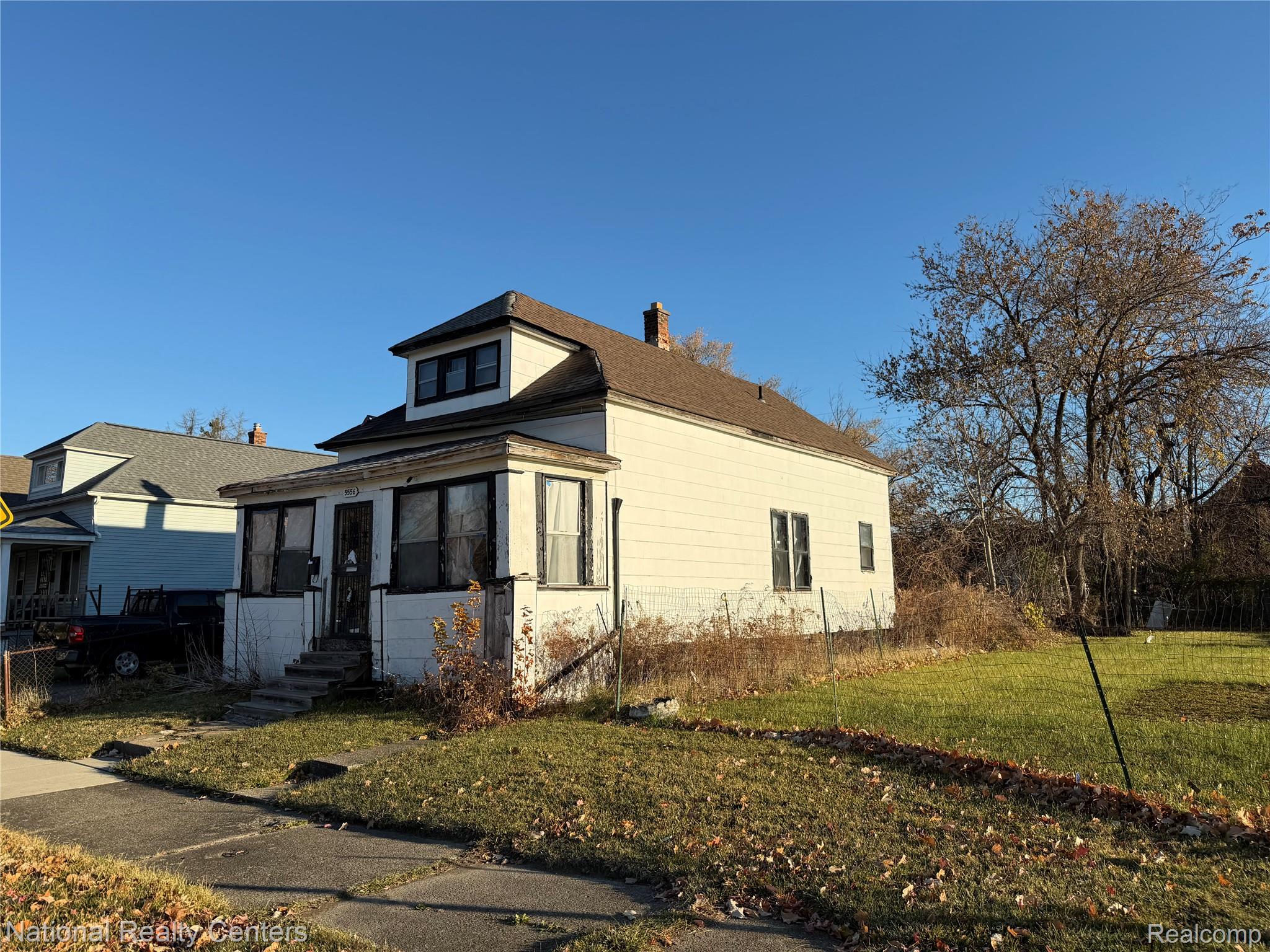 5556 Cooper Street