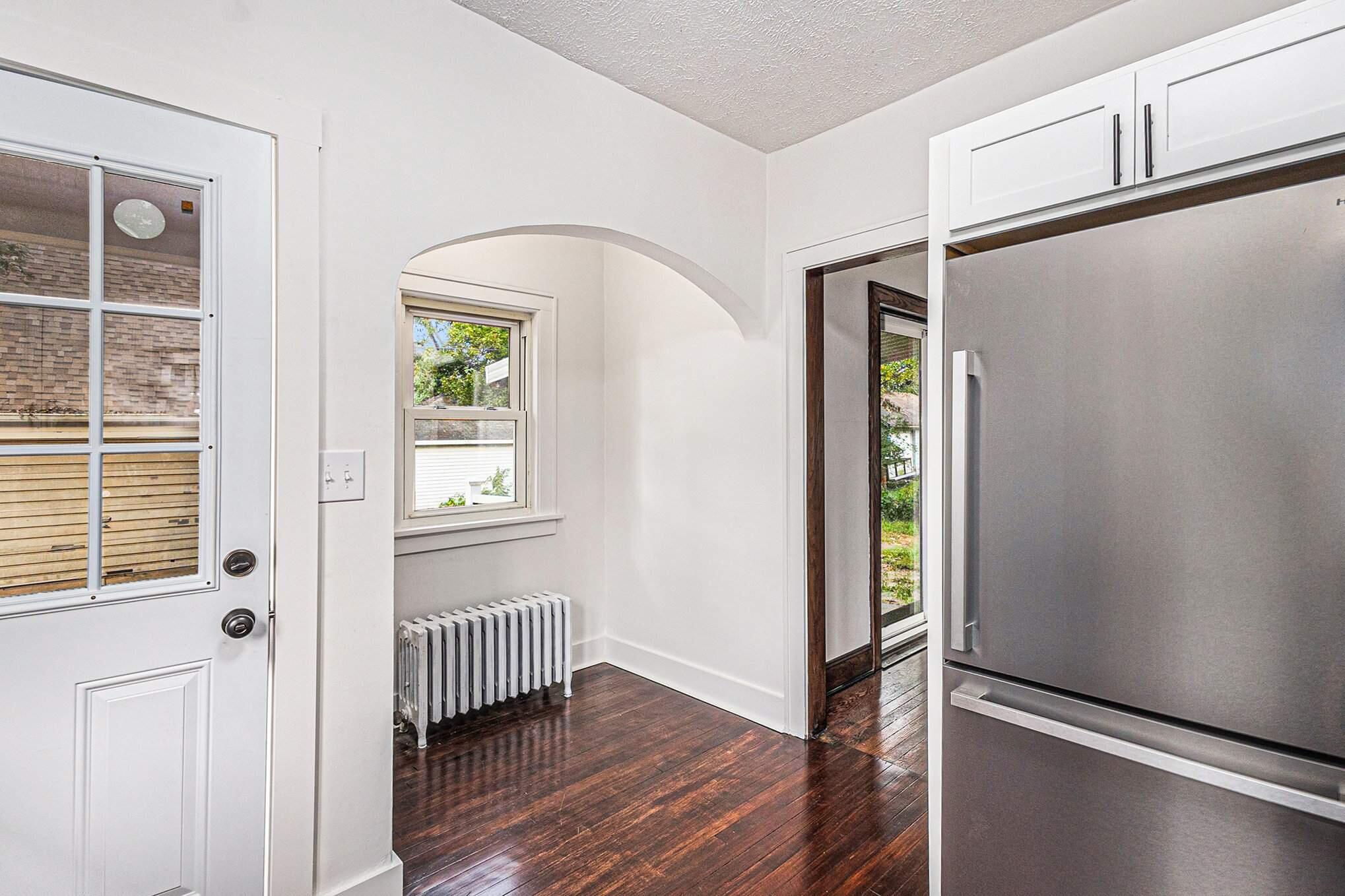 49 N La Vista Boulevard