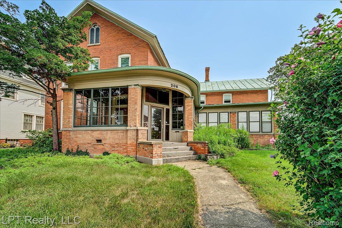 206 N Macomb Street