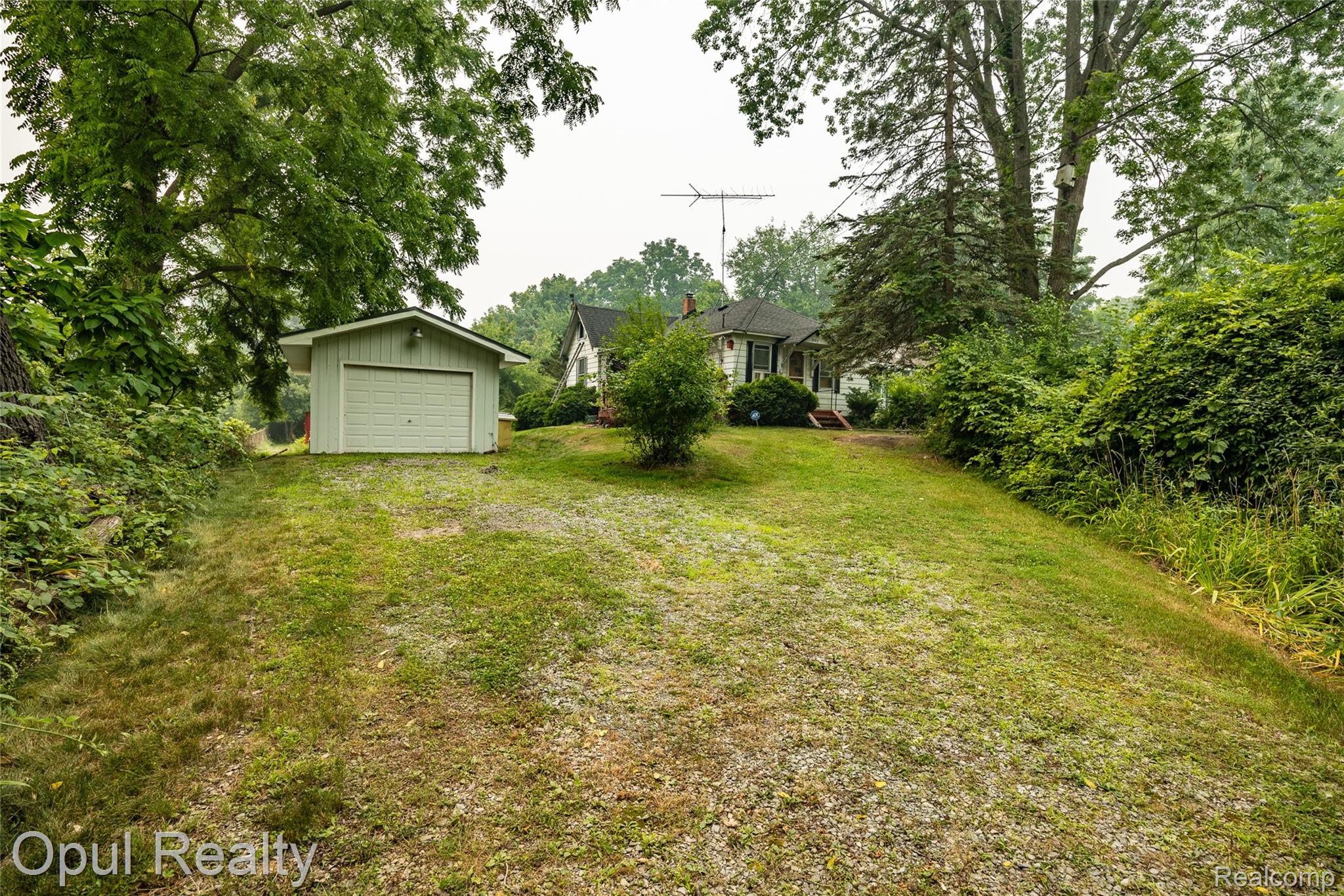 3082 Churchill Road