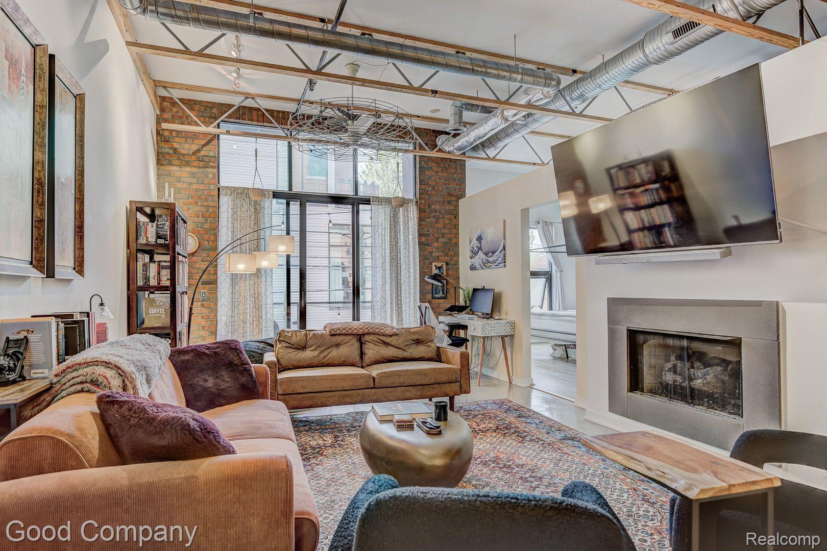 111 N MAIN Street 209