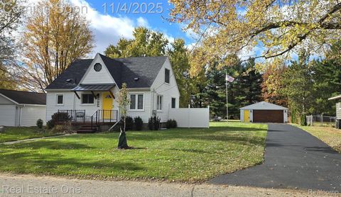 1684 PETROLIA West Bloomfield Charter Township MI 48324