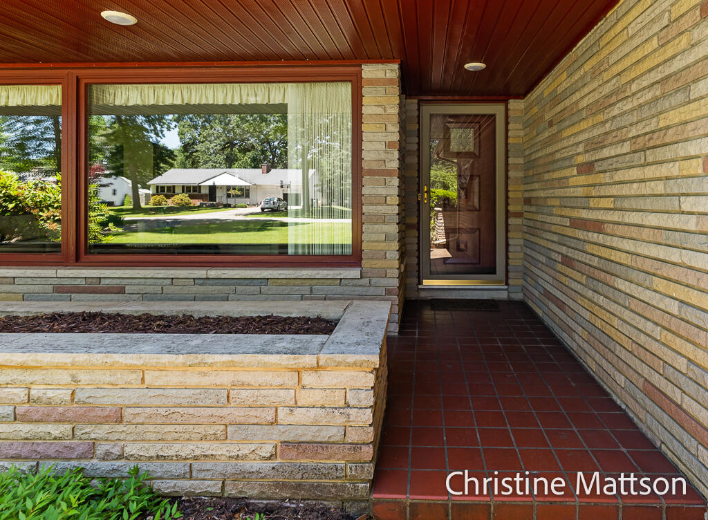 1913 Crestwood Lane