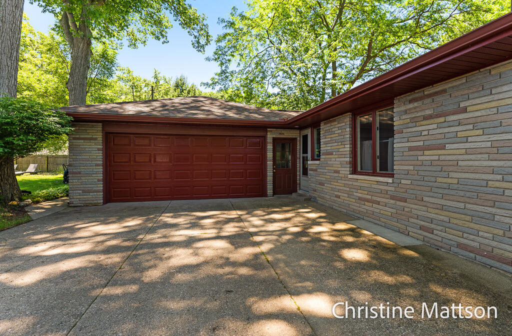 1913 Crestwood Lane